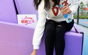 099/点点~【休闲卫衣装】白色上身卫衣装搭配黑色紧身牛仔裤~