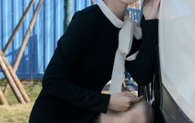 131/安妮~【显眼包】你们穿着厚厚的衣服逛街,我却穿着一条裙子成了显眼包!