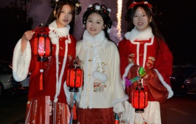 152/~《新年快乐》2023已经过去了,2024大家都事事顺心!大家新年快乐~