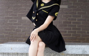 220/双双~【黑系水手服】我还是比较适合U领的水手服。