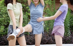 555/安妮、大头、嘟嘟~《姐妹互动》今日这趟运动,受伤也浪漫,是我们姐妹间独家的疯狂青春记忆,疼,但下次还凑一起折腾~