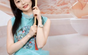 600/双双~【千年文化】浅蓝连衣裙上,青花瓷刺绣如明珠,点亮对景德镇的憧憬。