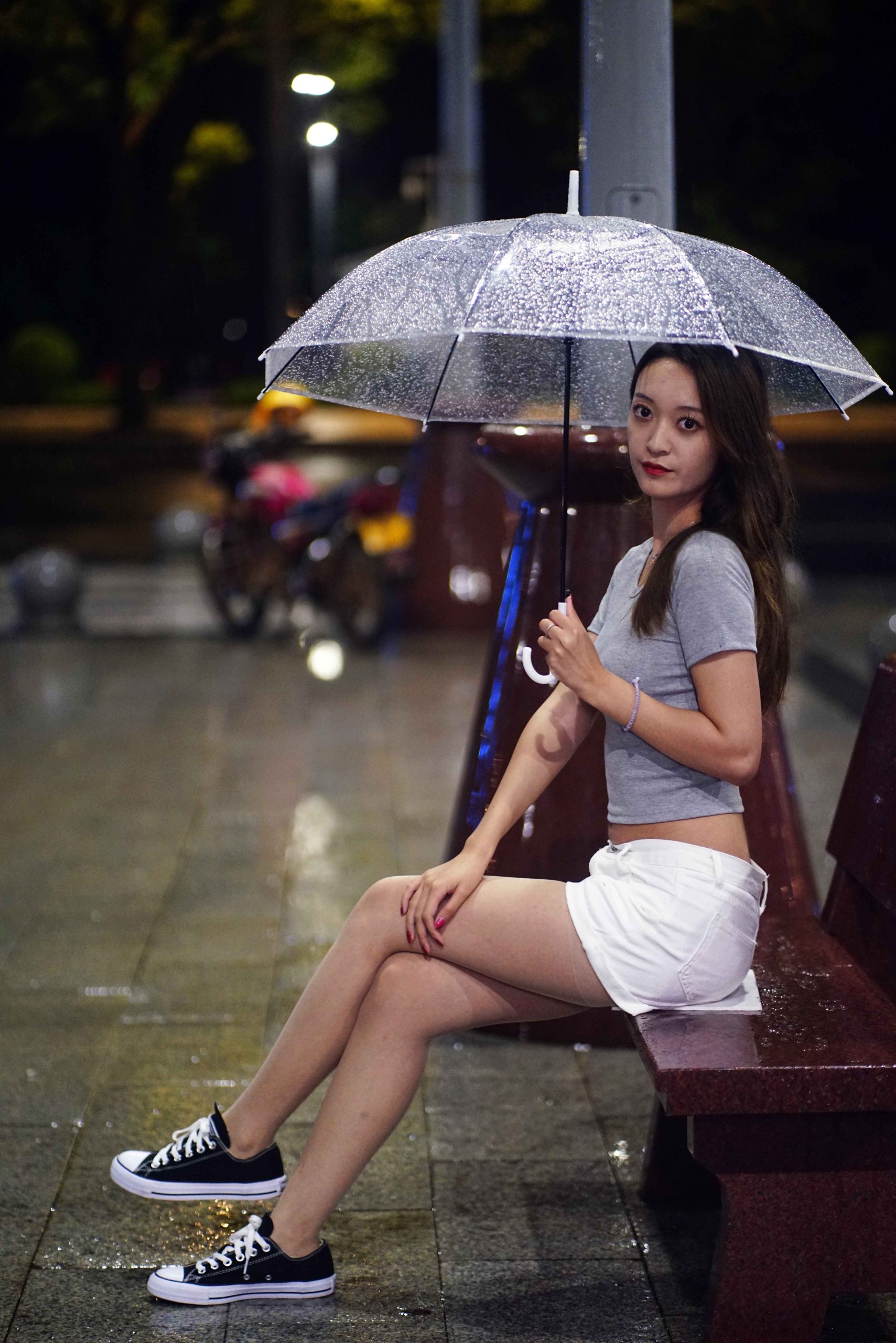 069/依依~【夏日夜雨】炎热夏天能遇一场雨真的很不容易