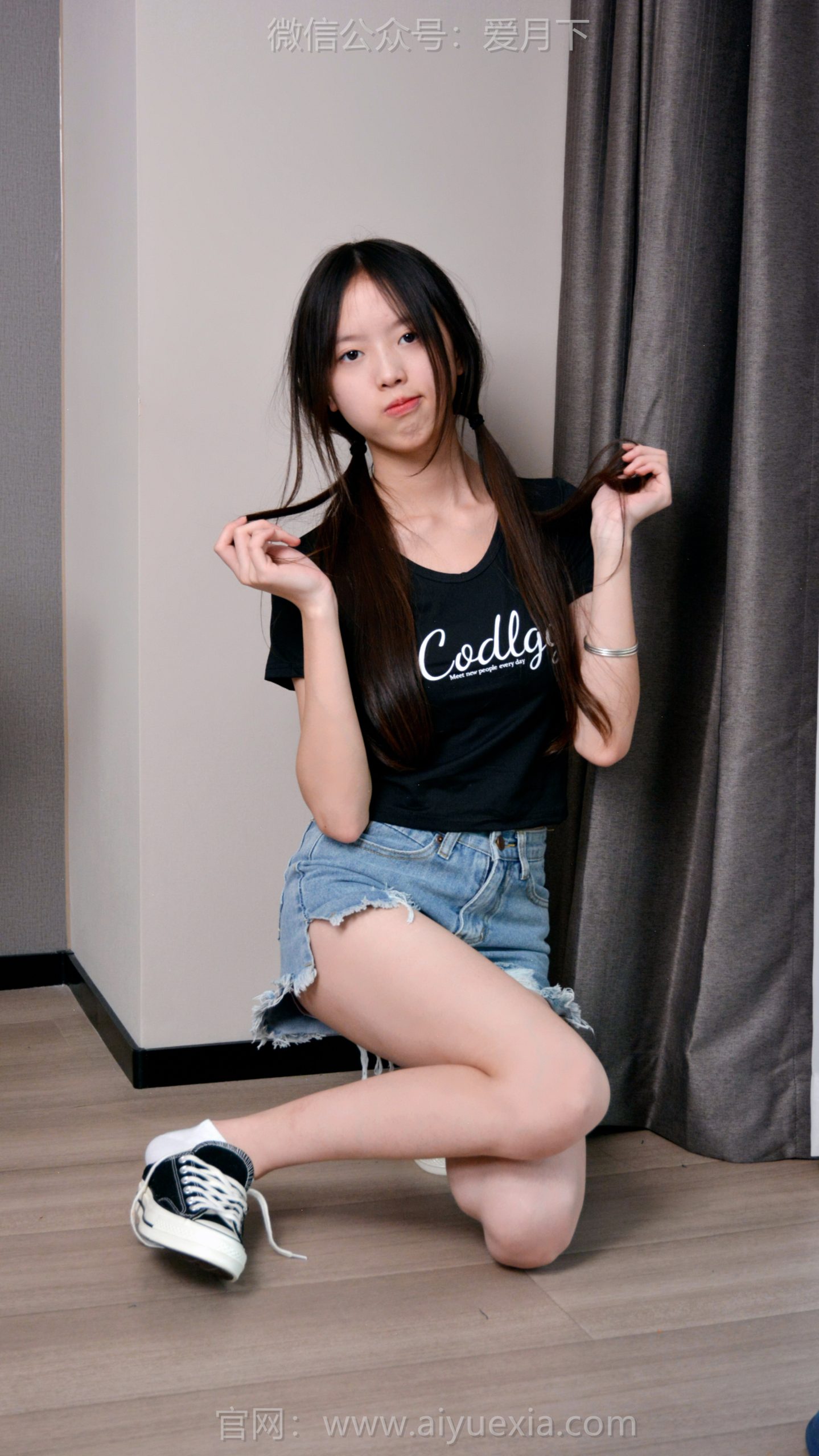 043/情情~【伤不起】搬运拍摄器材砸伤了脚怎么办？可以不可以不要了
