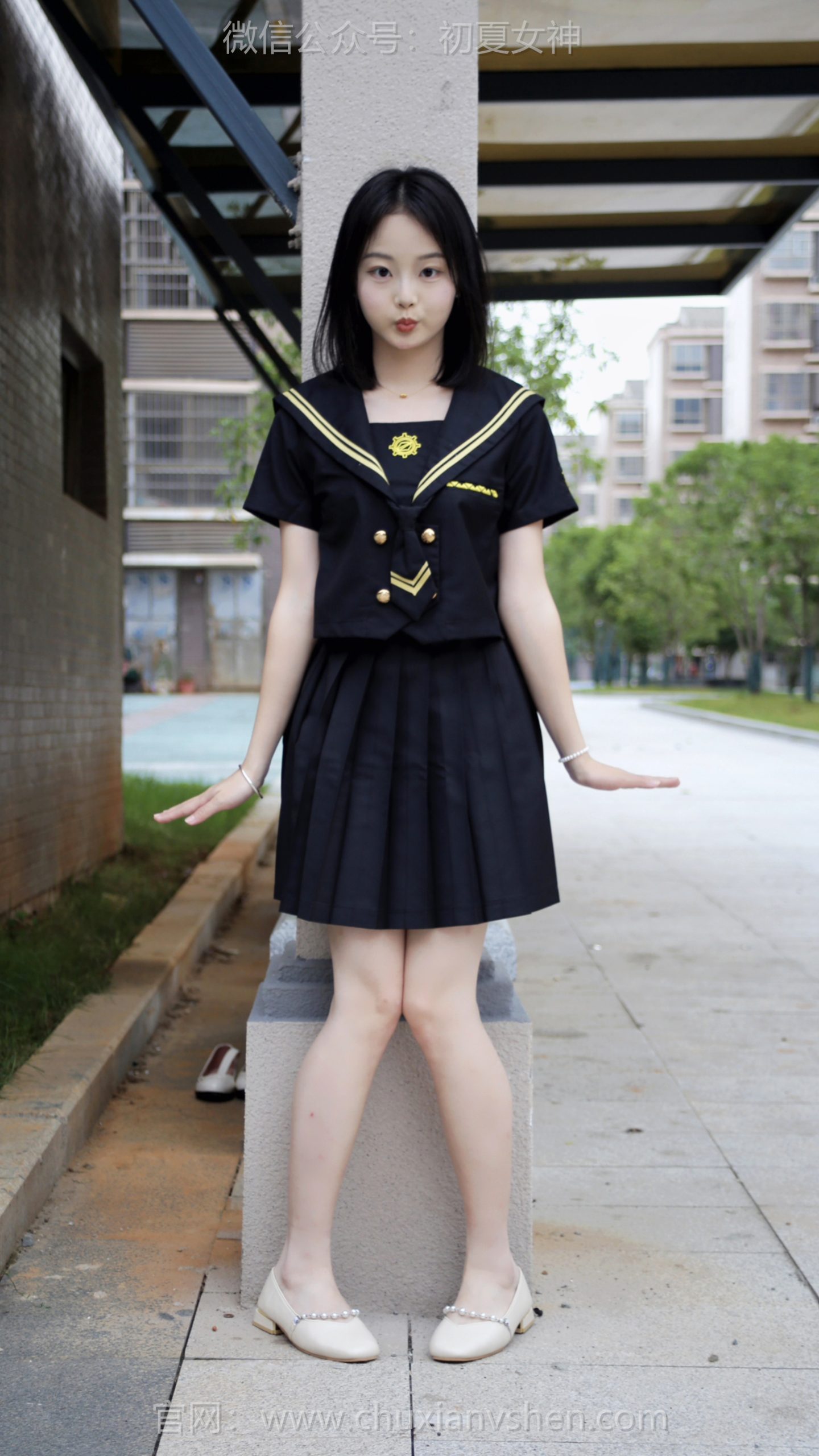 220/双双~【黑系水手服】我还是比较适合U领的水手服。