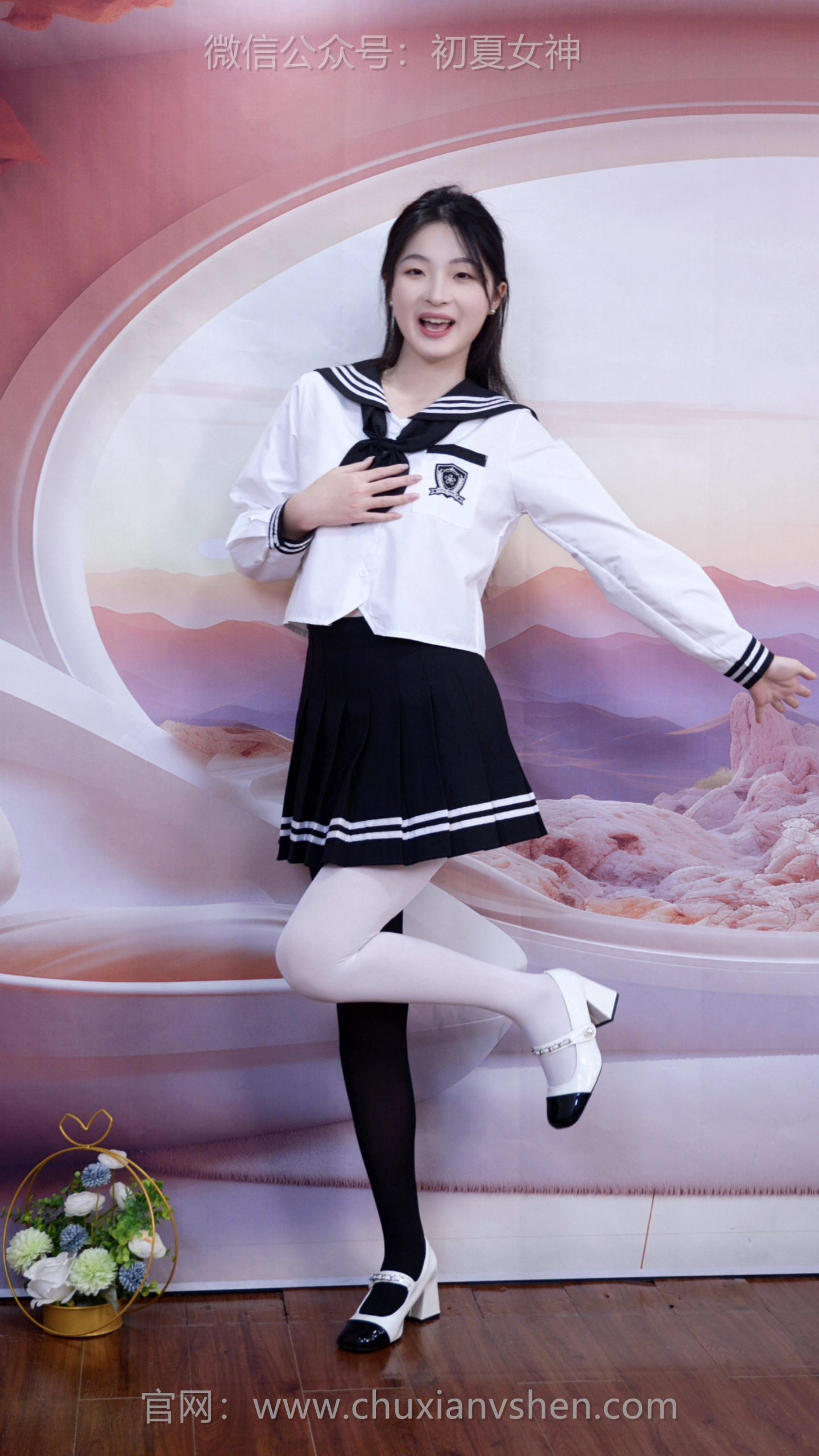 385/安妮~【时尚熊猫】今天我摇身一变成了熊猫大侠，时不时来个帅气转身，尽情享受着这场个人时尚秀。