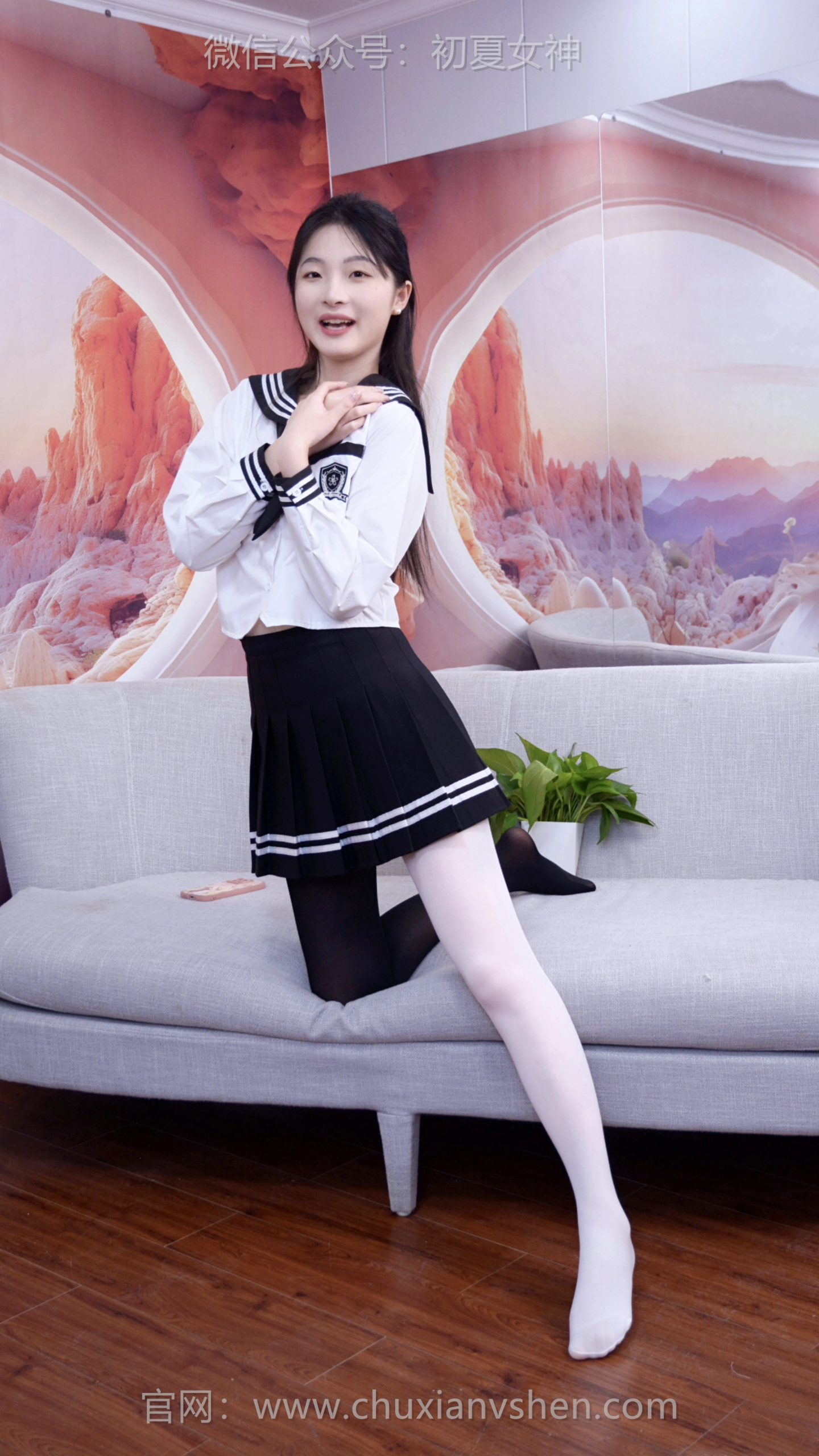 385/安妮~【时尚熊猫】今天我摇身一变成了熊猫大侠，时不时来个帅气转身，尽情享受着这场个人时尚秀。