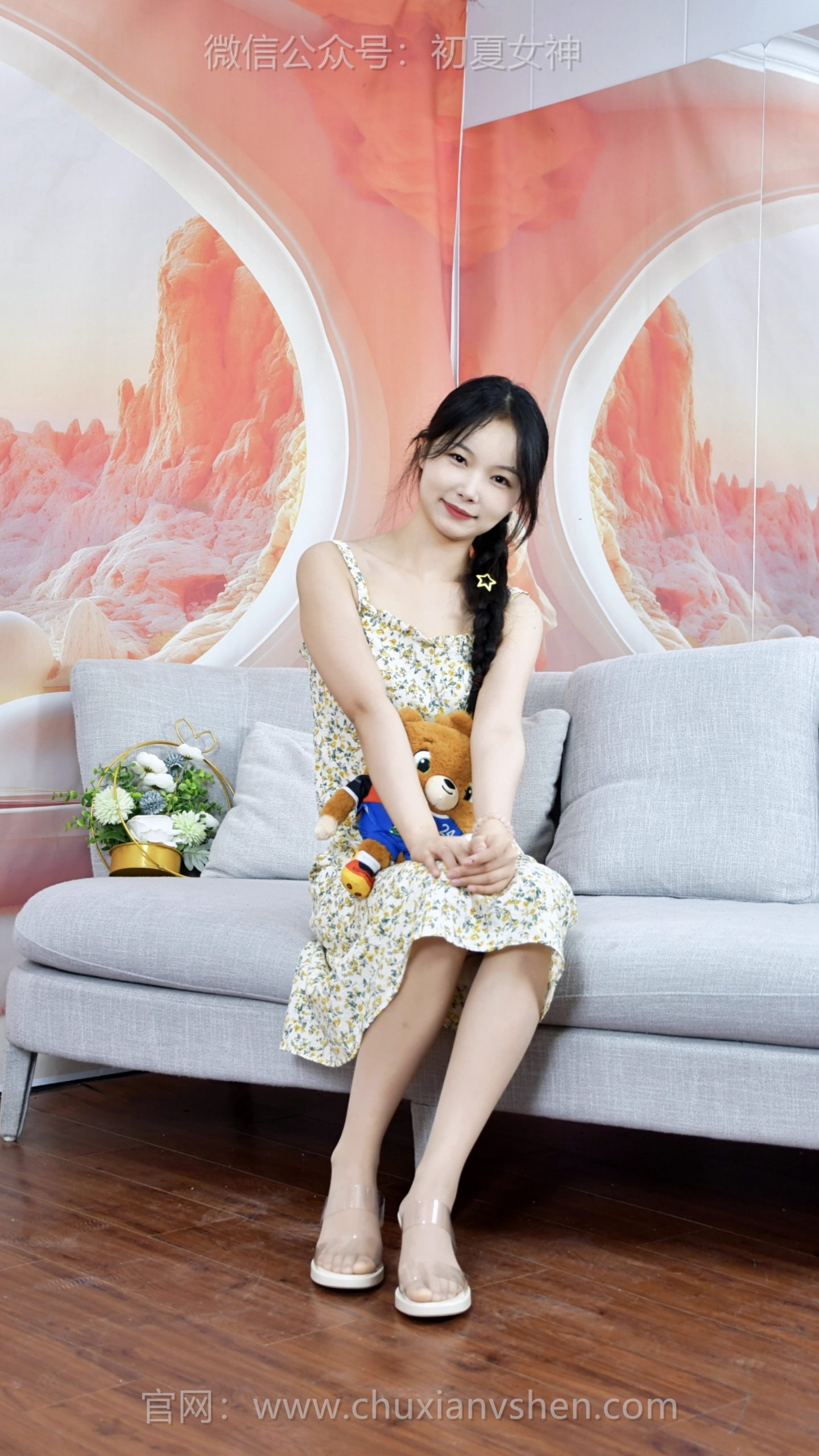 514/芸芸~【清新甜美】 穿上碎花吊带裙晃悠，风很柔，日子也在慢慢变甜~