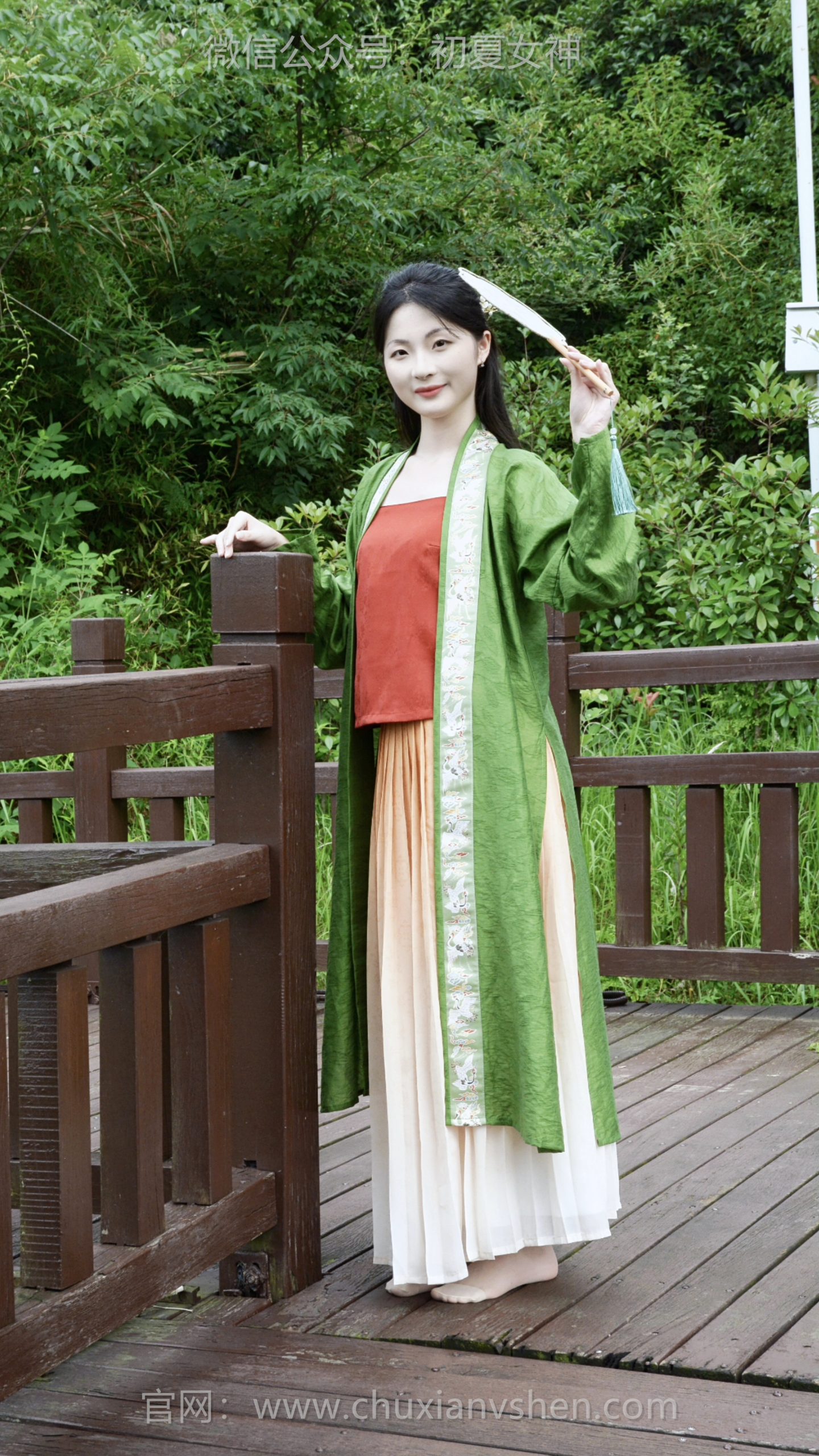 540/安妮~【林间静立】在熟悉的长廊，把日子过成带着古韵的篇章，每一步都有独特的回响。