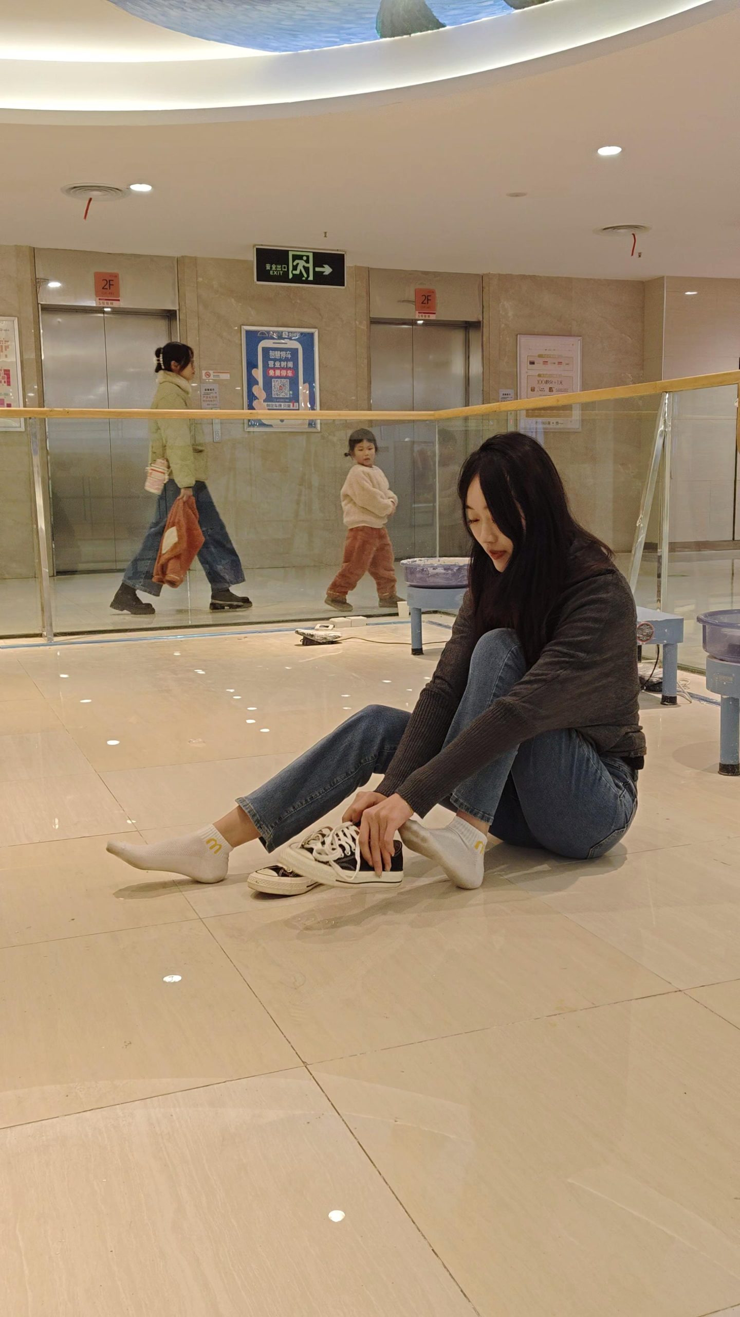 584-1/大头~【牛仔裤专场】本期作品为三套25分钟的视频拍摄记录，横竖版都有。