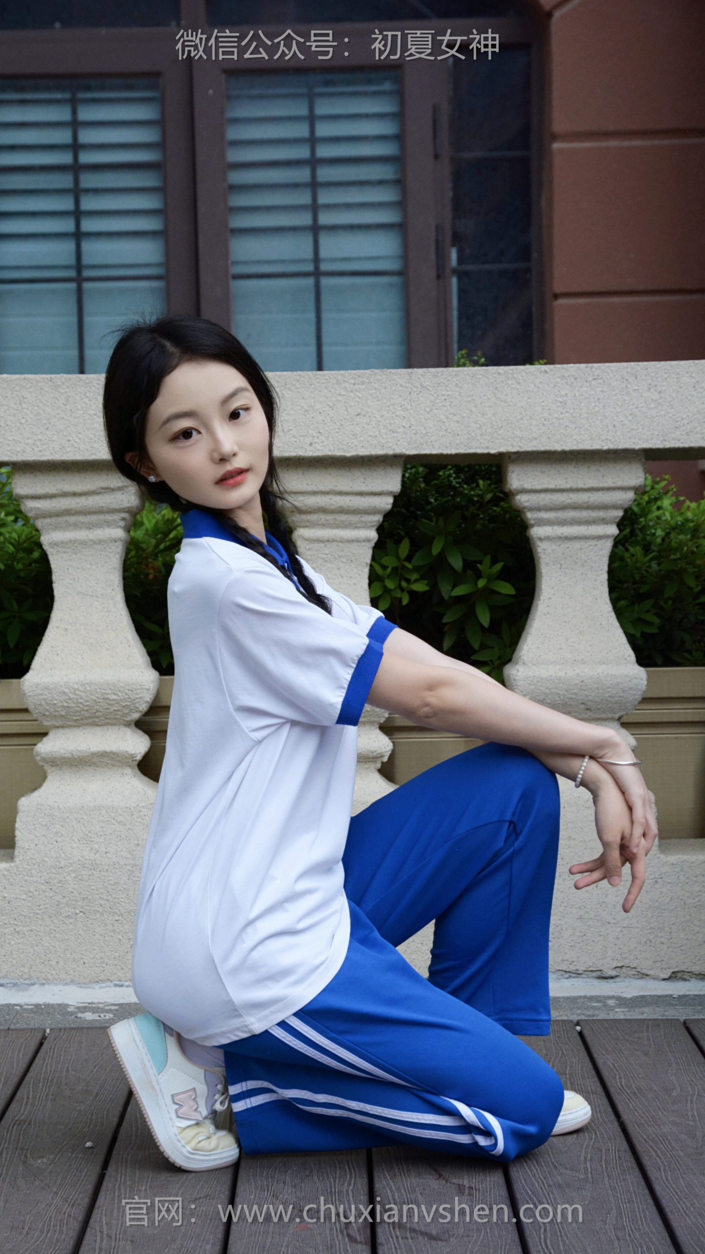 604/双双~【无忧无虑】套上小学蓝白校服，想起晨读时的朗朗声，衣摆扫过课桌，带起旧日的小回忆。