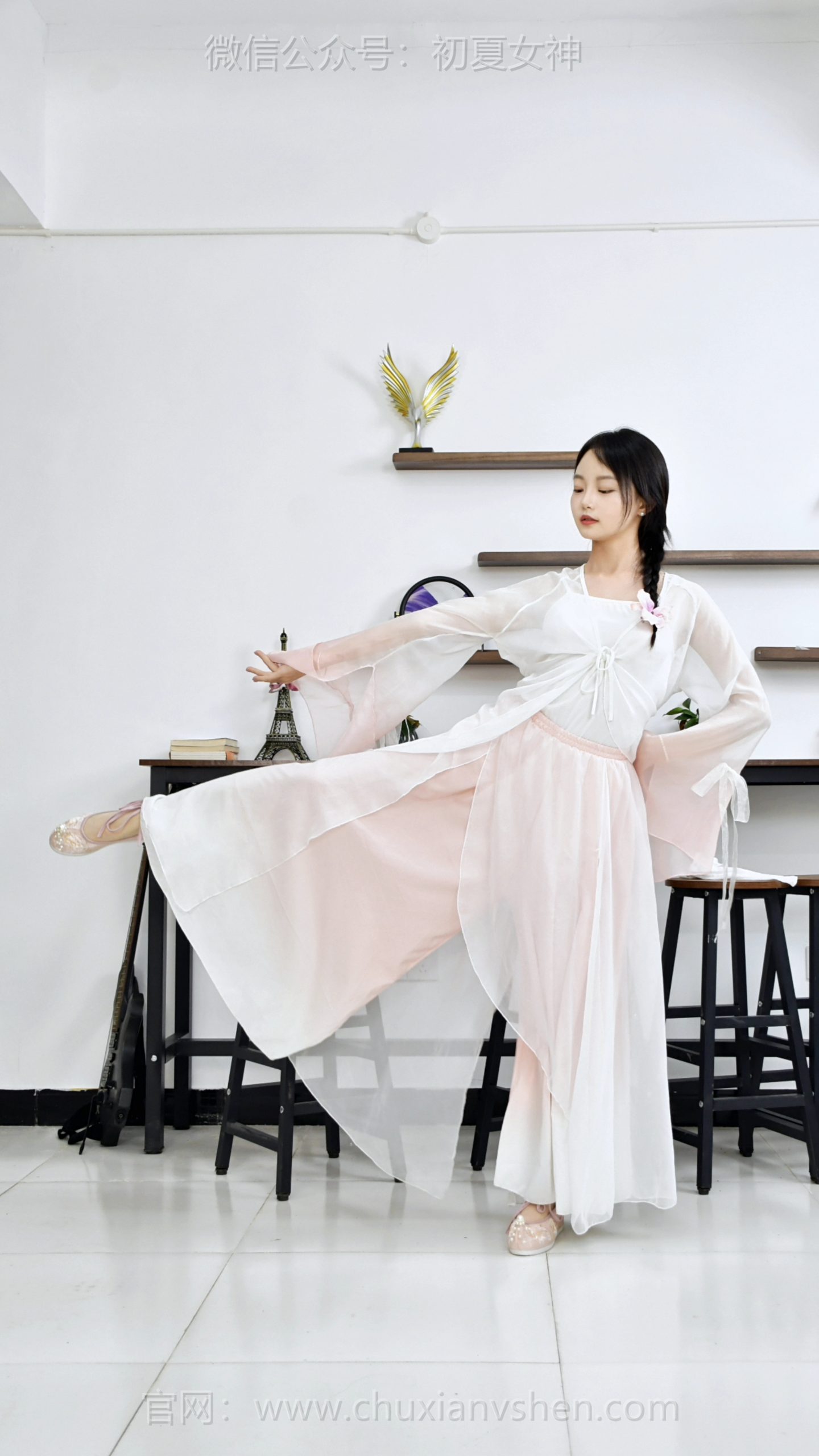 611/双双~【外柔内刚】我可不是那任人欺负的小绵羊，内心藏着的是大灰狼的狡黠与果敢