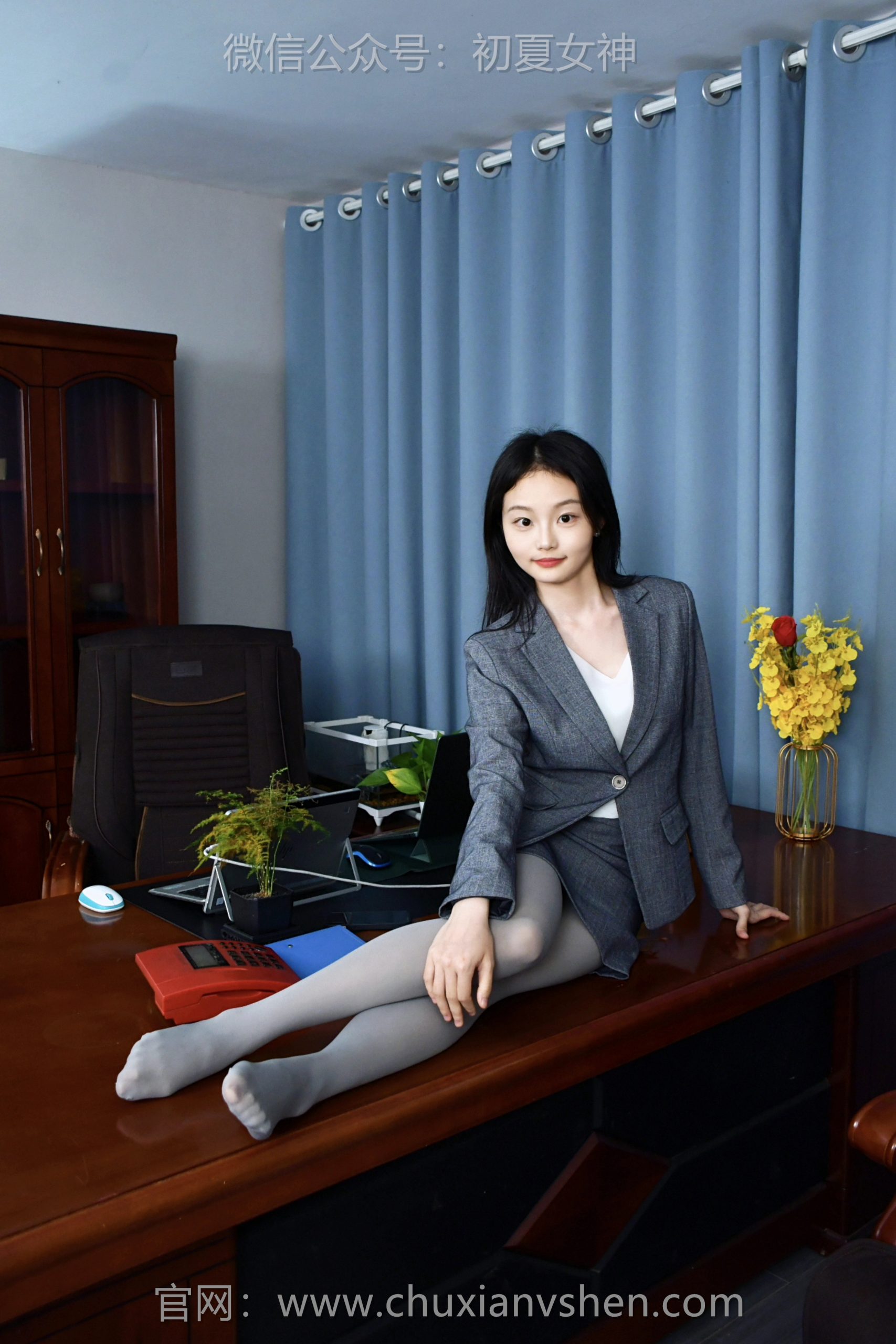 615/双双~【萌脸正装】我真的很想大声说，别被我的脸骗啦，我身高可一点不矮，这脸蛋和身材的反差，也太让人无奈了。