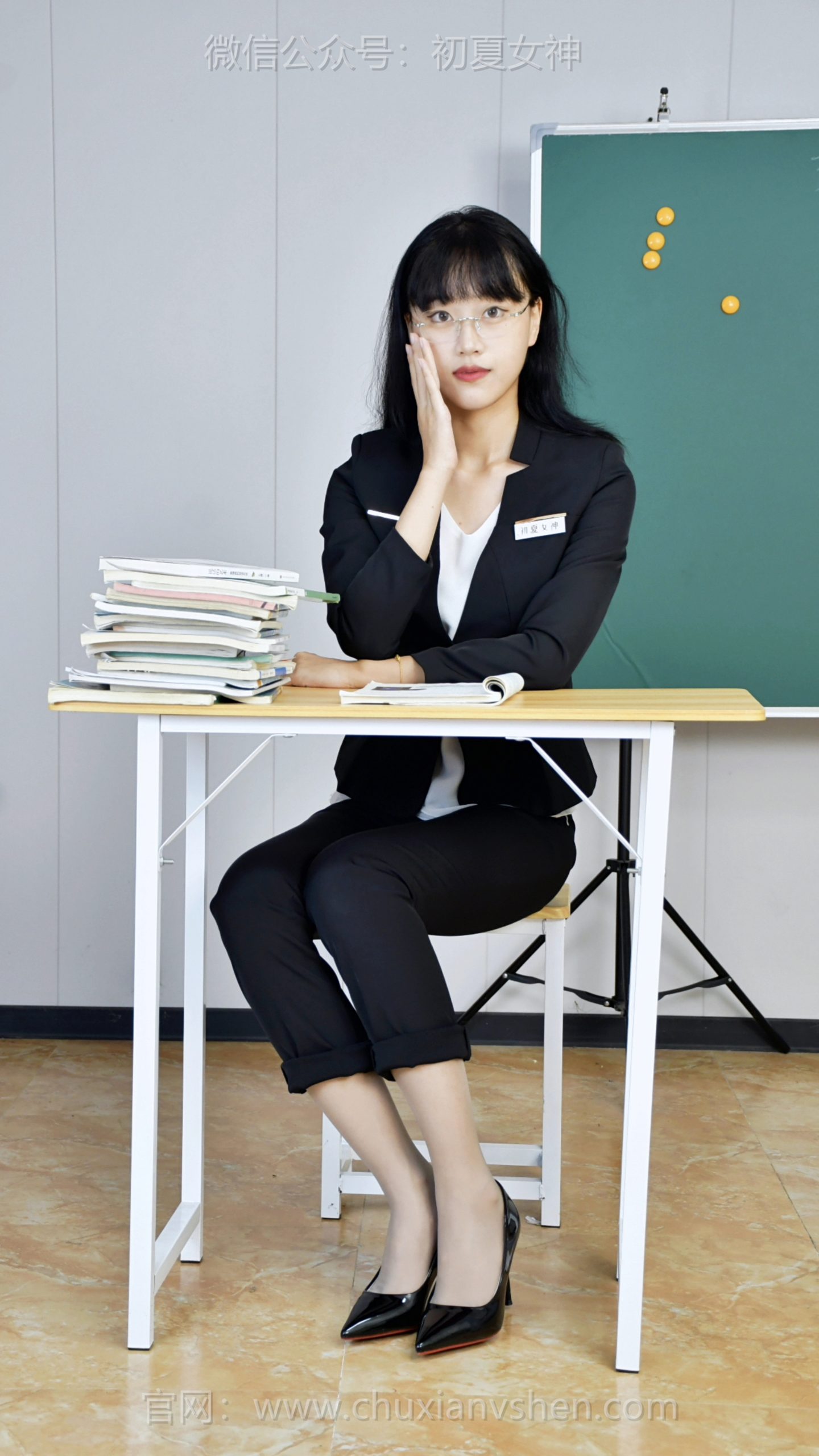 646/大头~【师恩似海】从晨光初现到暮色四合，在教育的田野上，默默耕耘，静待花开。