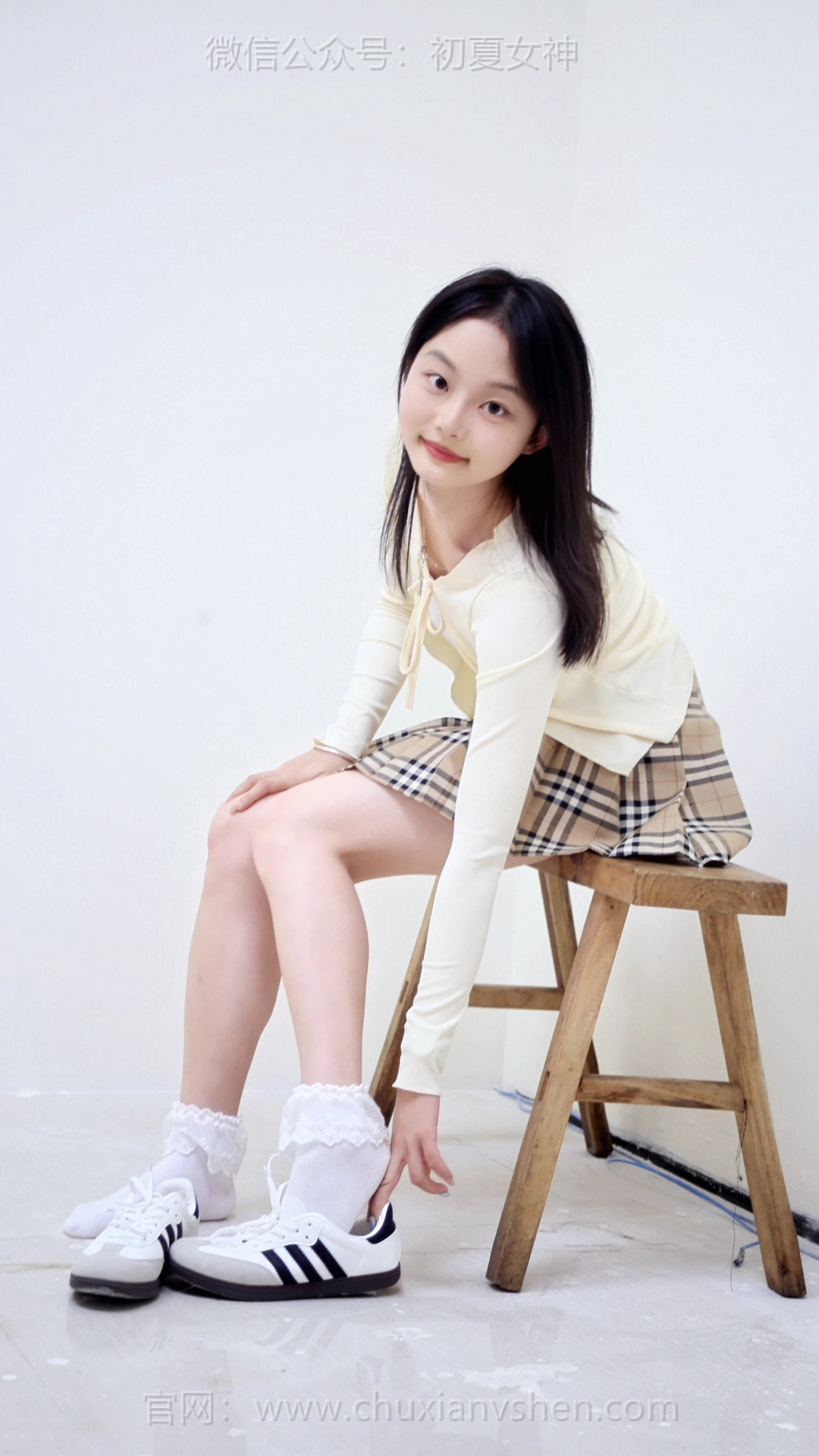 663/双双~【甜系营业】“先假装播会儿!刚进来的宝子扣1~奶黄衫配格纹裙,甜妹风对味不?” 663/双双~【甜系营业】“先假装播会儿!刚进来的宝子扣1~奶黄衫配格纹裙,甜妹风对味不?”