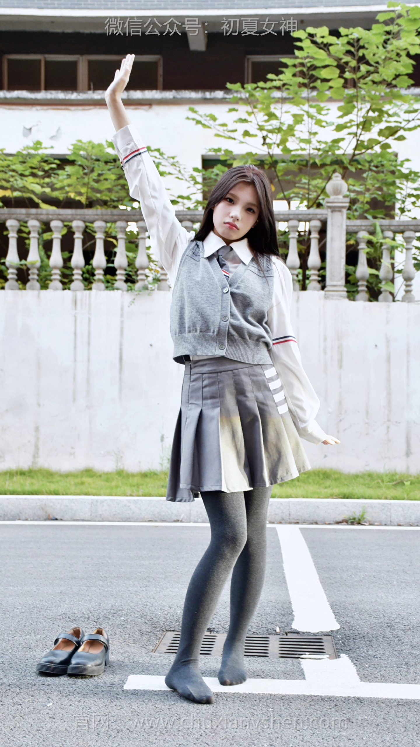 664/番茄~【甜美风格】灰背心配白衫的款,版型自带清爽,穿起满是少女韵。 664/番茄~【甜美风格】灰背心配白衫的款,版型自带清爽,穿起满是少女韵。