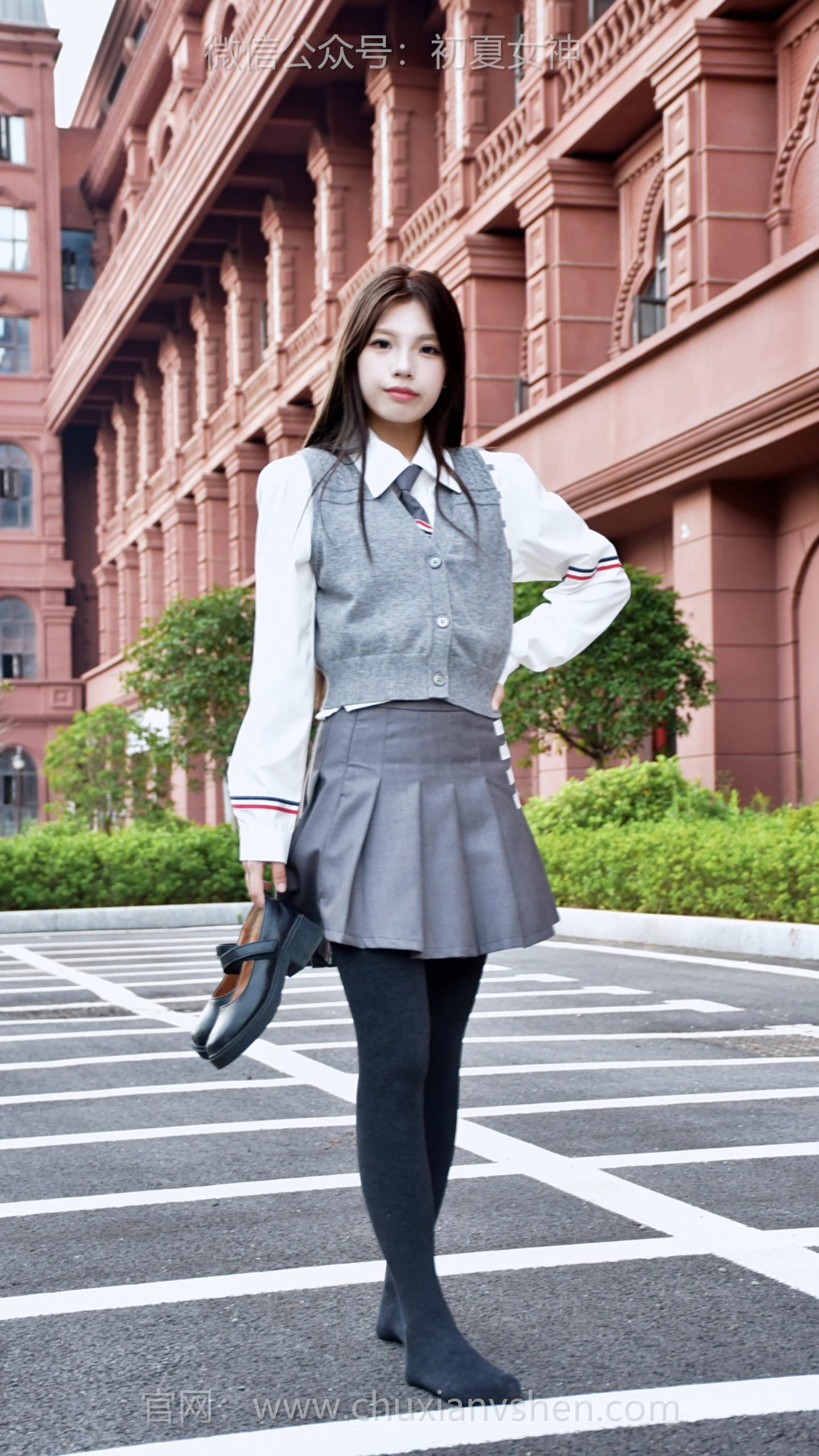 664/番茄~【甜美风格】灰背心配白衫的款,版型自带清爽,穿起满是少女韵。 664/番茄~【甜美风格】灰背心配白衫的款,版型自带清爽,穿起满是少女韵。