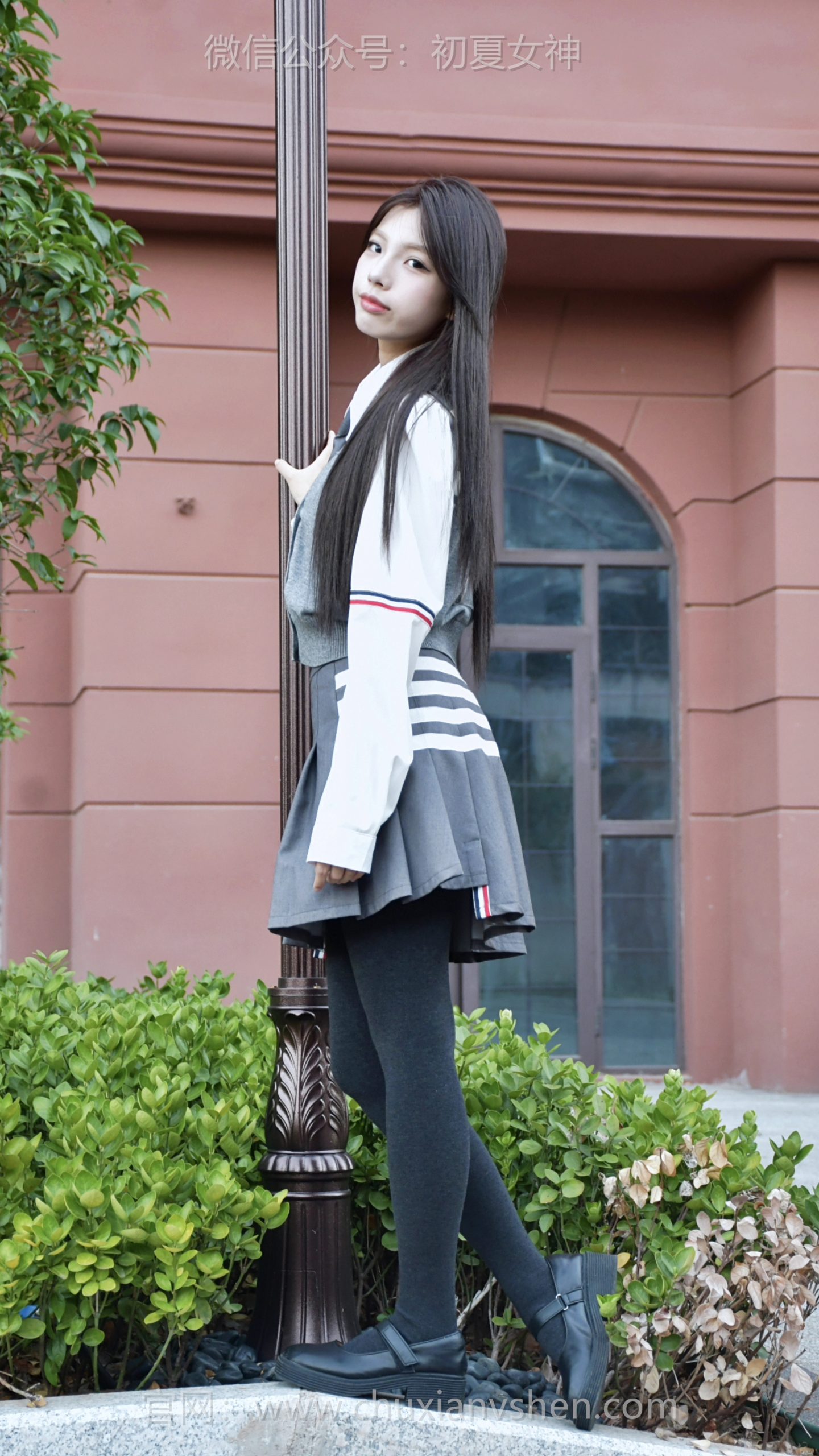 664/番茄~【甜美风格】灰背心配白衫的款,版型自带清爽,穿起满是少女韵。 664/番茄~【甜美风格】灰背心配白衫的款,版型自带清爽,穿起满是少女韵。