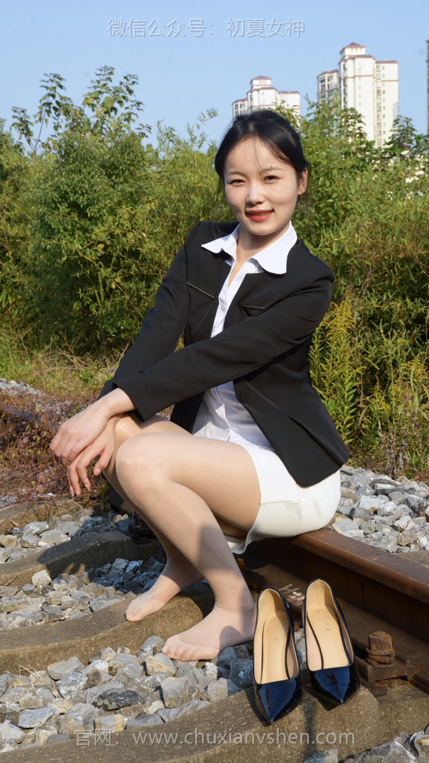 686/芸芸~【云淡风轻】蓝天白云下晒太阳，贪心再窜一点点呀～