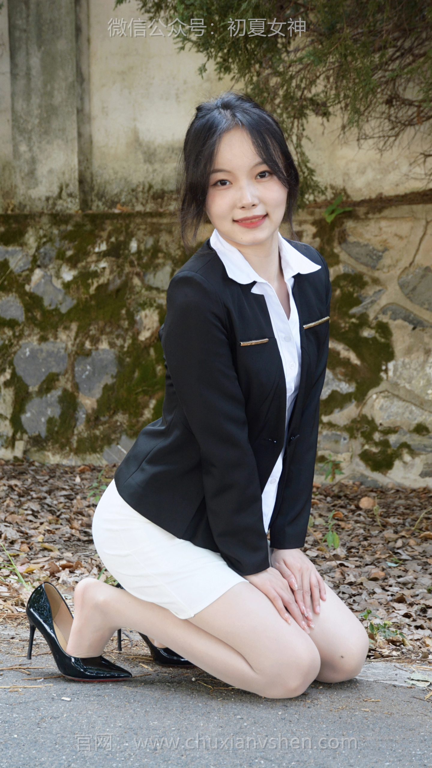 686/芸芸~【云淡风轻】蓝天白云下晒太阳，贪心再窜一点点呀～