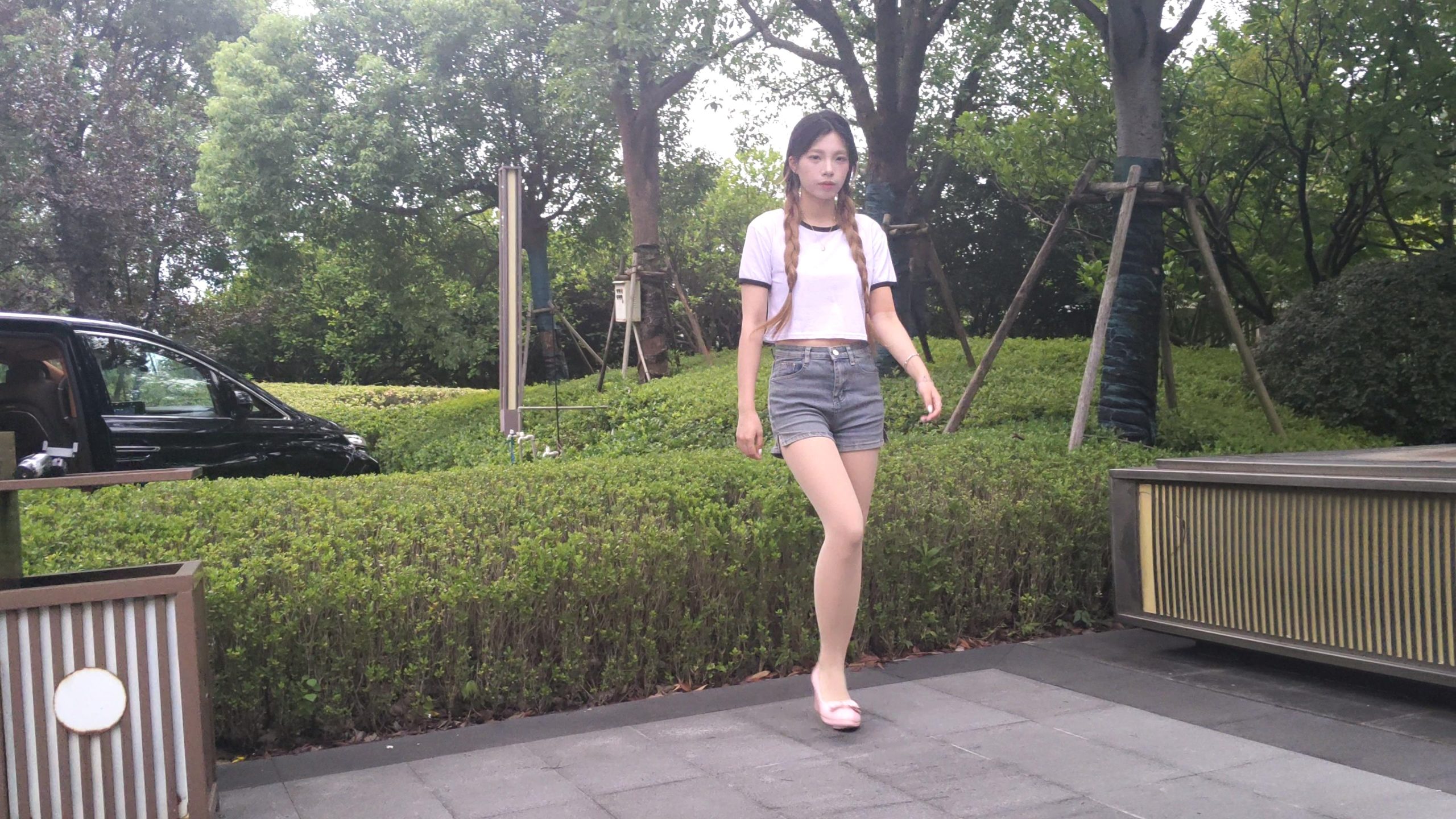 685-1/番茄~《鞋大了》有没有那么一瞬间你人走远了。鞋还在原地等着你？