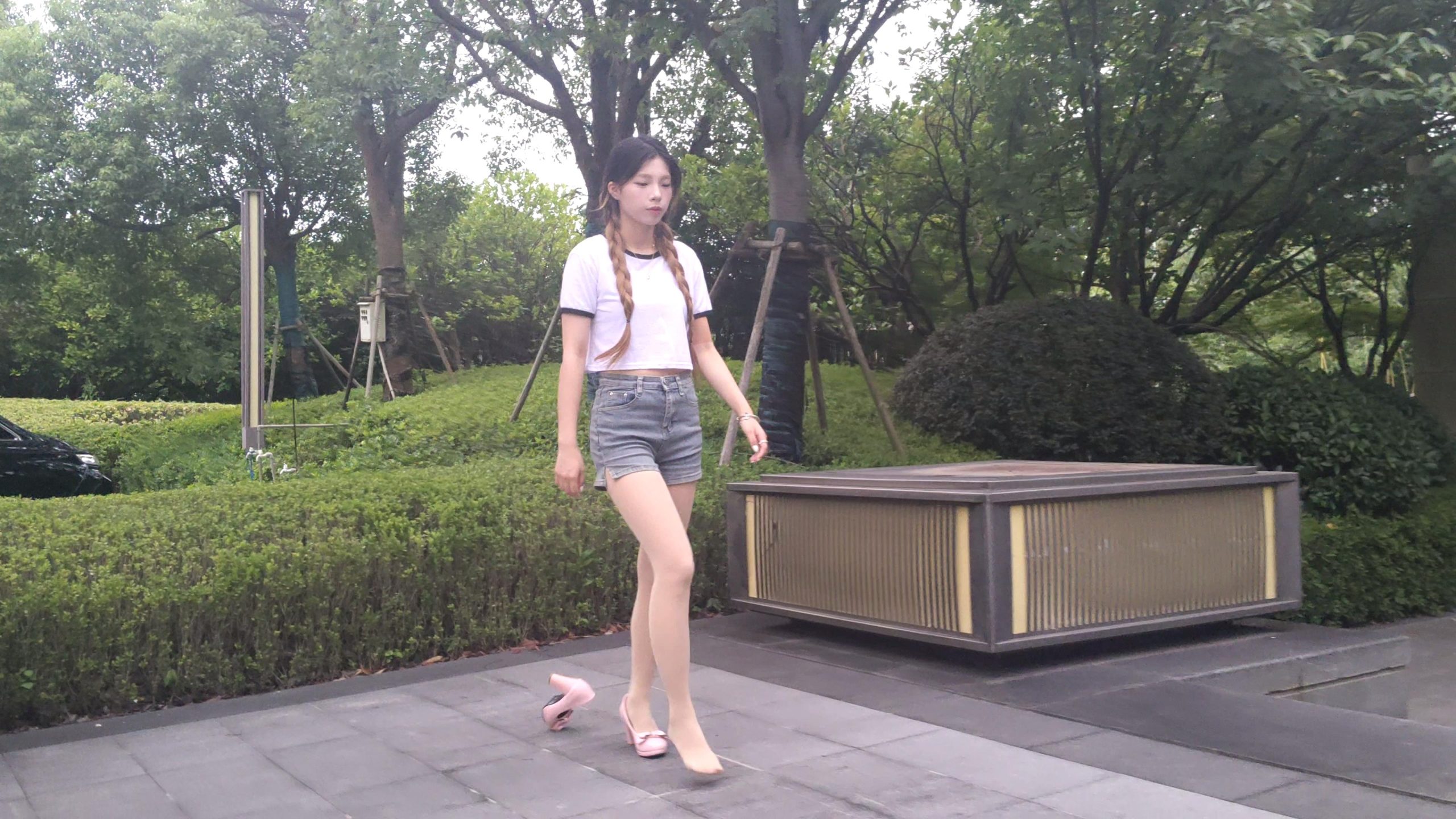 685-1/番茄~《鞋大了》有没有那么一瞬间你人走远了。鞋还在原地等着你？