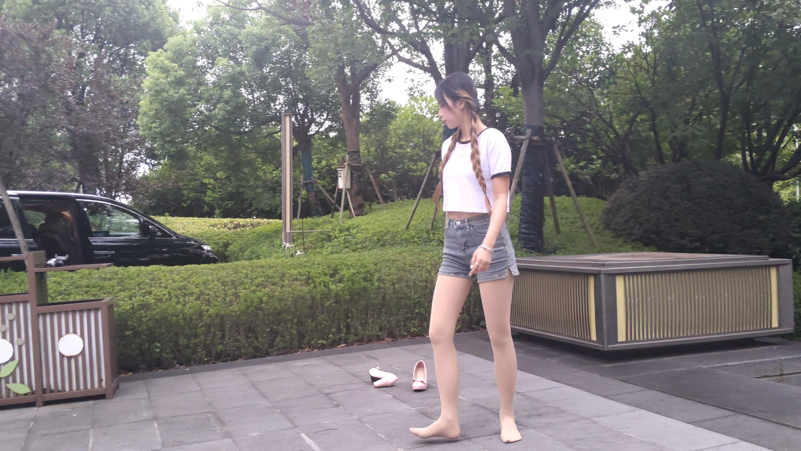 685-1/番茄~《鞋大了》有没有那么一瞬间你人走远了。鞋还在原地等着你？