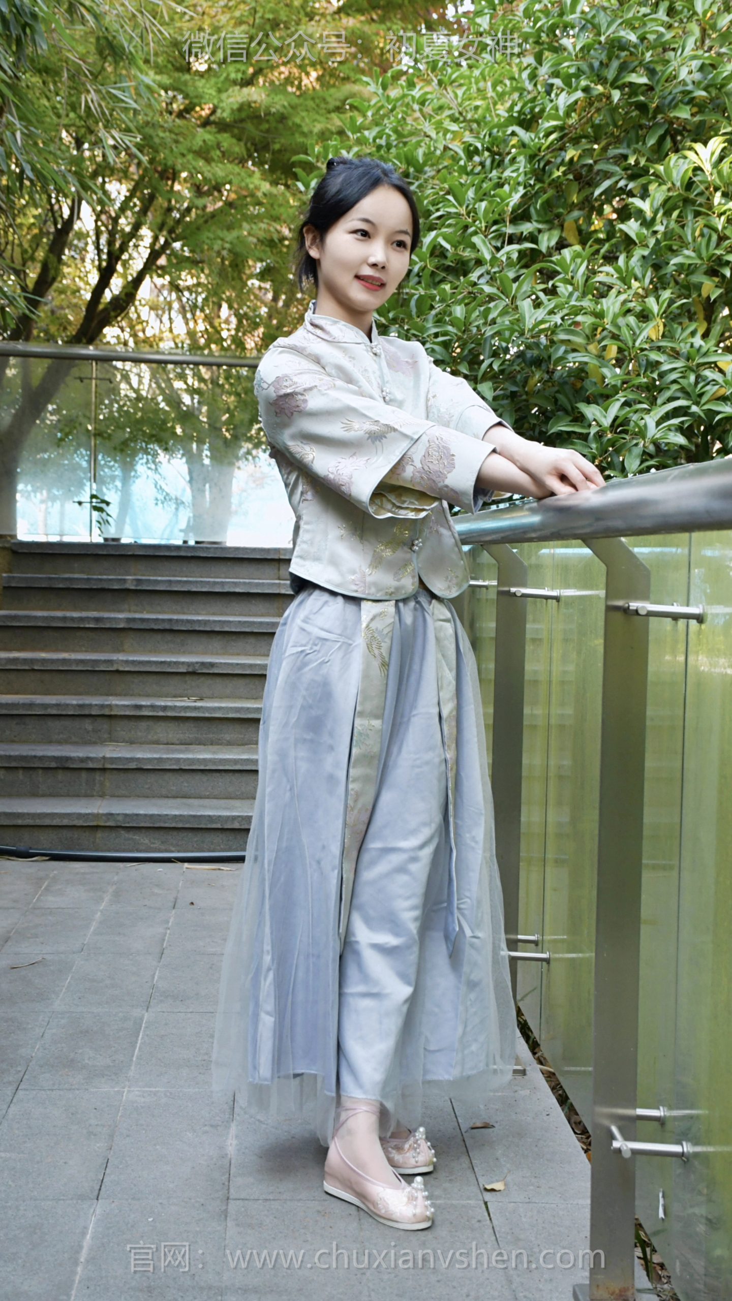 693/芸芸~【佳偶良伴】闺蜜的婚礼，要你美到发光，也想让自己衬得你更甜呀~