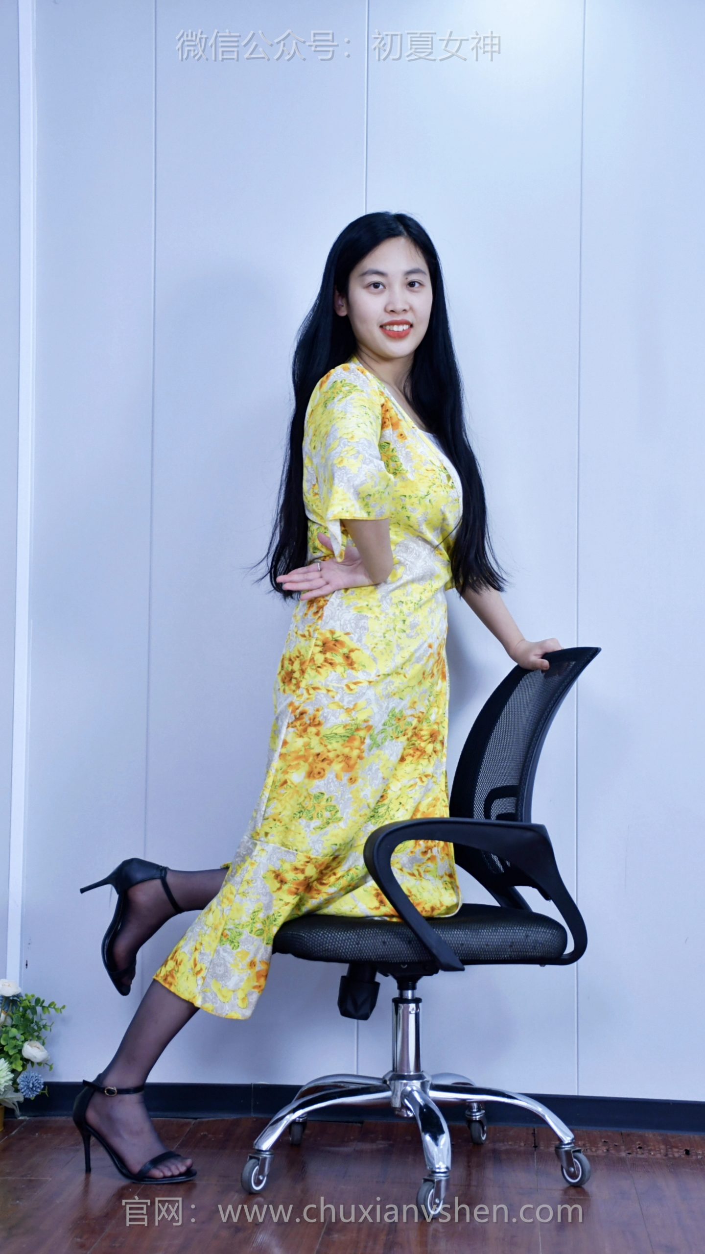 696/耳朵~【柔美感怀】穿喜欢的裙，留顺直的发，在日常里定格属于自己的美好光景。