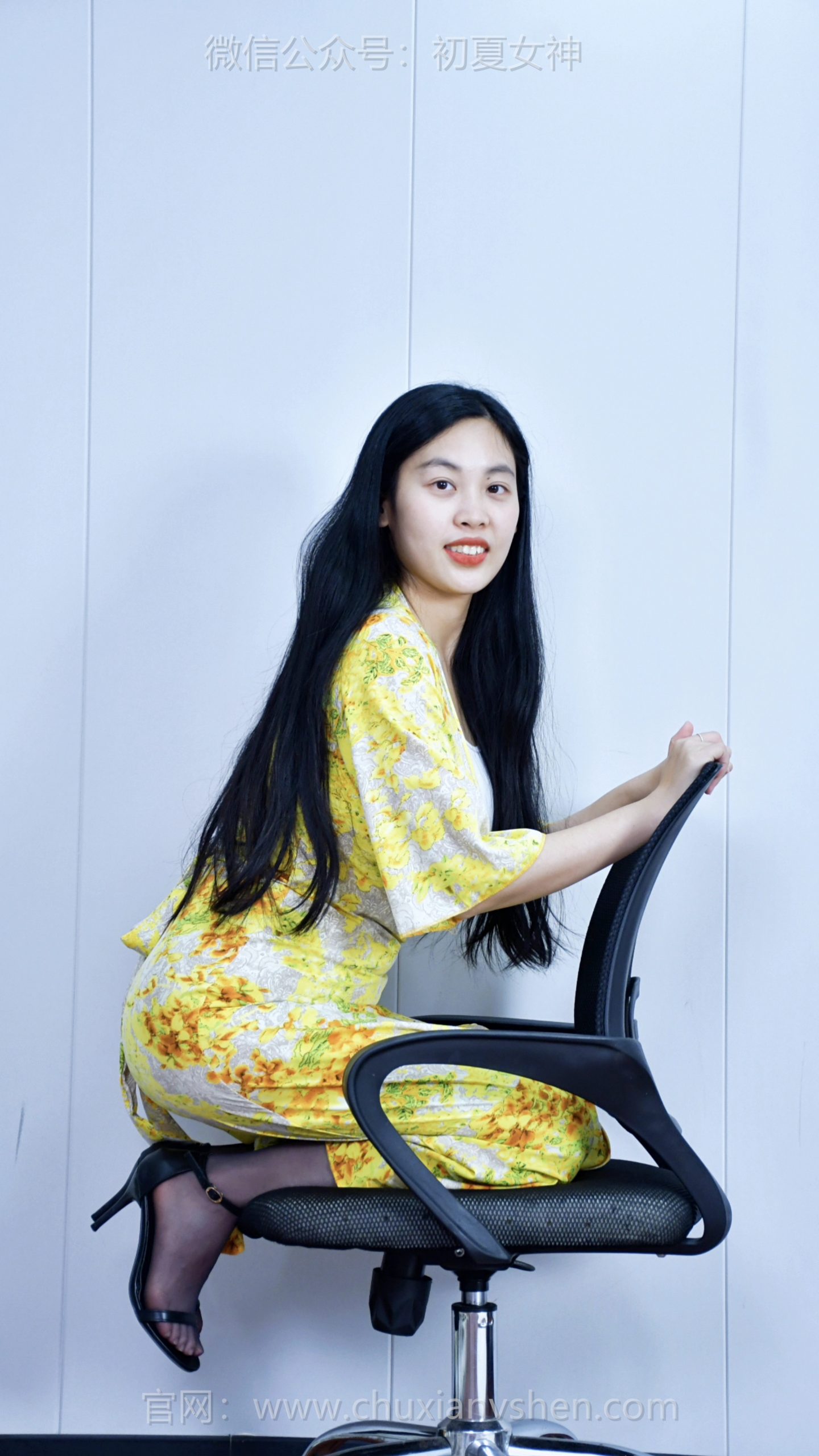 696/耳朵~【柔美感怀】穿喜欢的裙，留顺直的发，在日常里定格属于自己的美好光景。