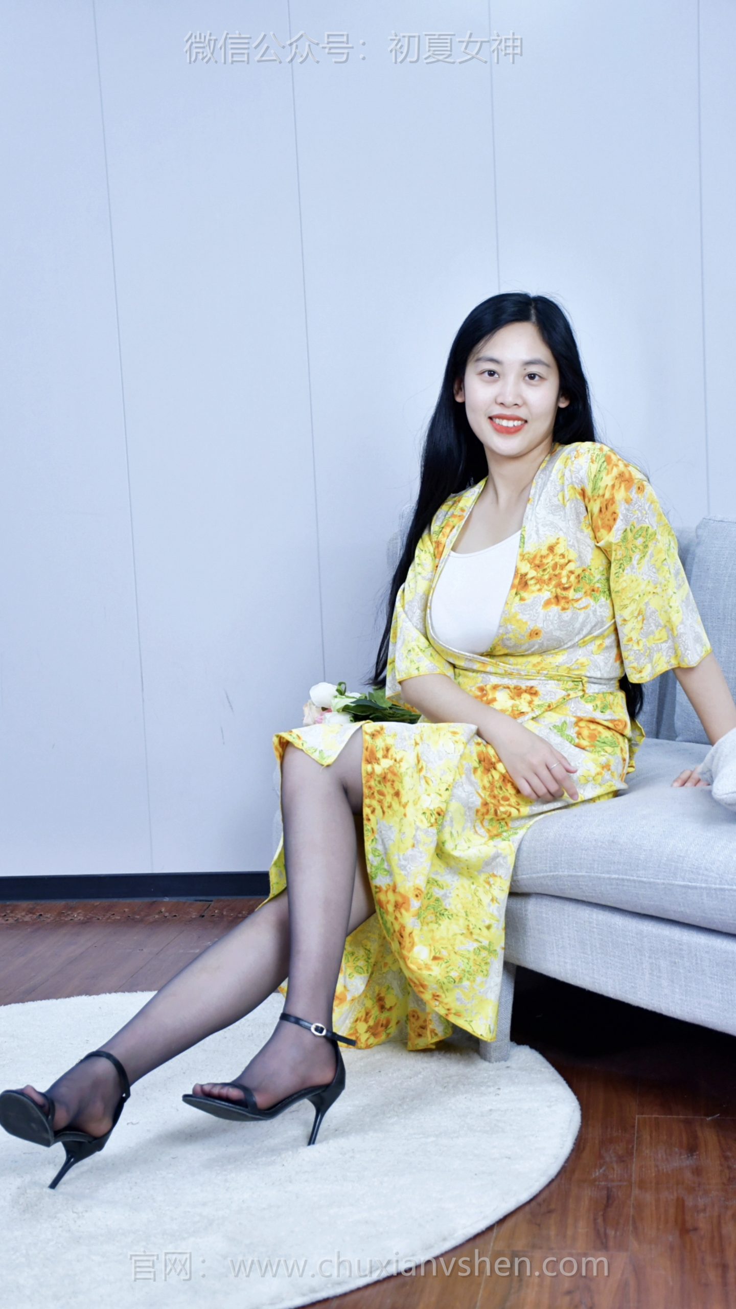 696/耳朵~【柔美感怀】穿喜欢的裙，留顺直的发，在日常里定格属于自己的美好光景。