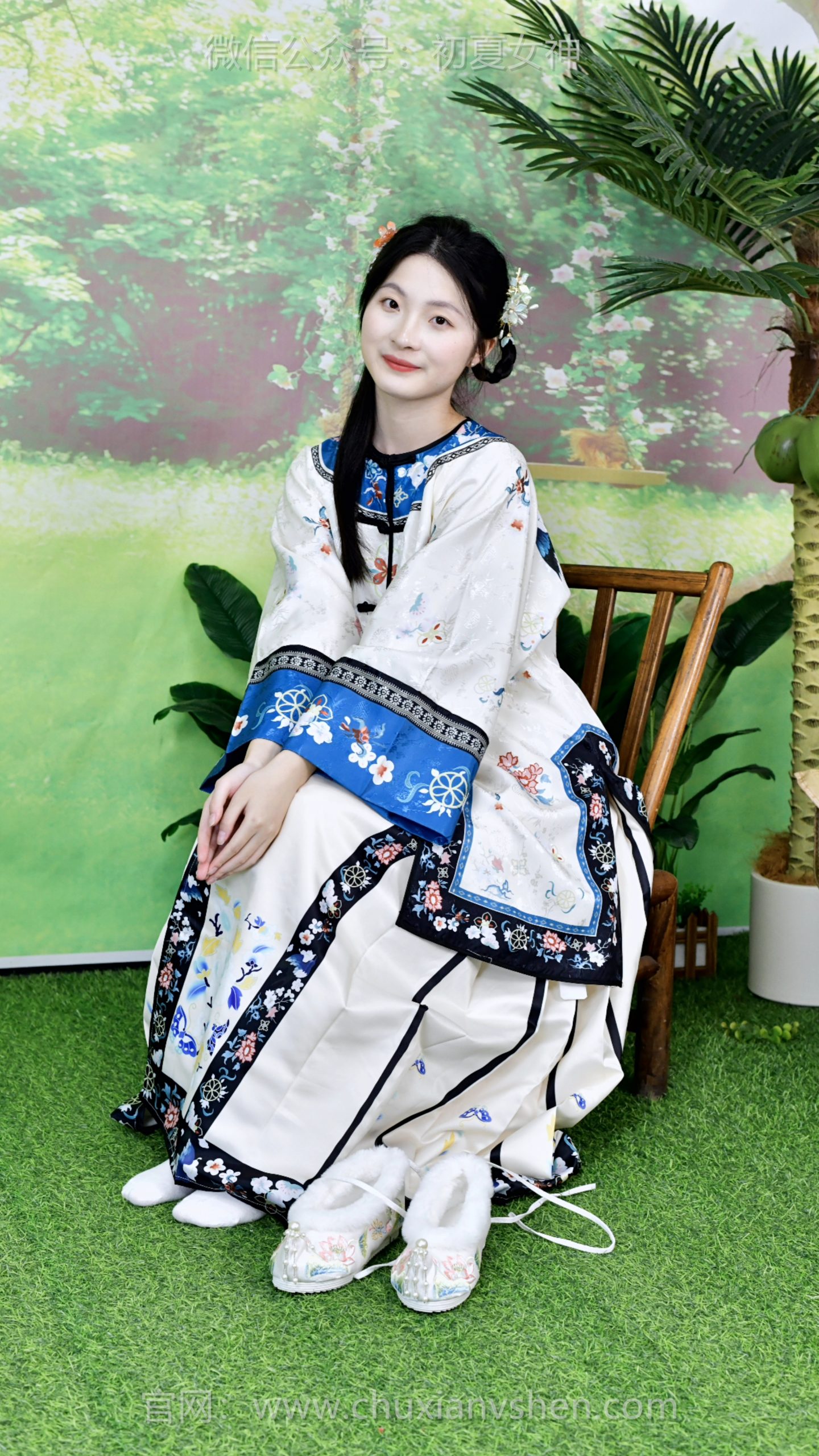 726/安妮~【绫罗绸缎】大家闺秀的礼法：言行温婉笑不露齿，行不露足深居简出，举止端庄守礼循规。