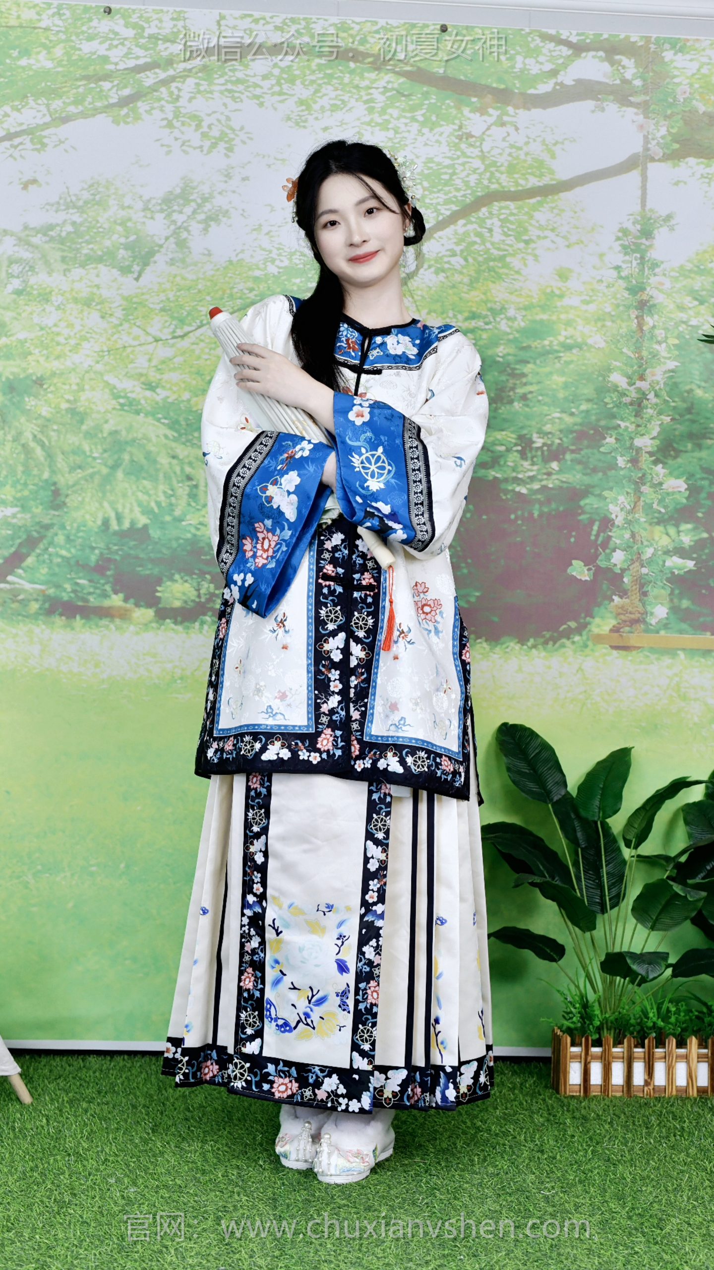 726/安妮~【绫罗绸缎】大家闺秀的礼法：言行温婉笑不露齿，行不露足深居简出，举止端庄守礼循规。