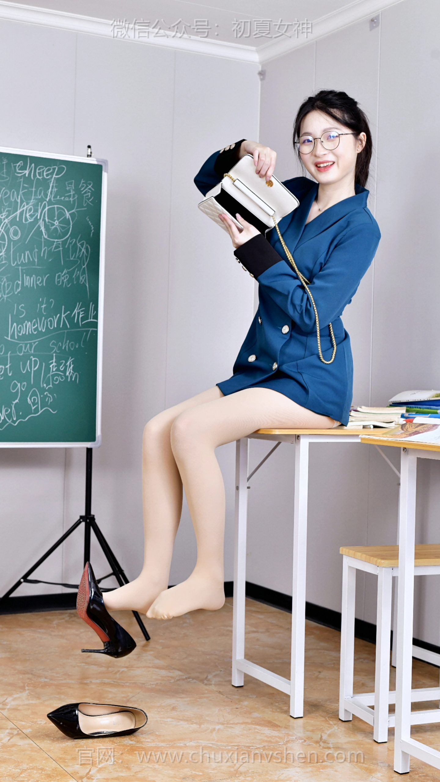 738/安妮~【束手无策】虽说每个学段都有让人头疼的事，但小学娃的精力旺盛又不受控，这份管教的难度，真的让我打心底里犯怵，小学生们，先跟你们说声抱歉啦～