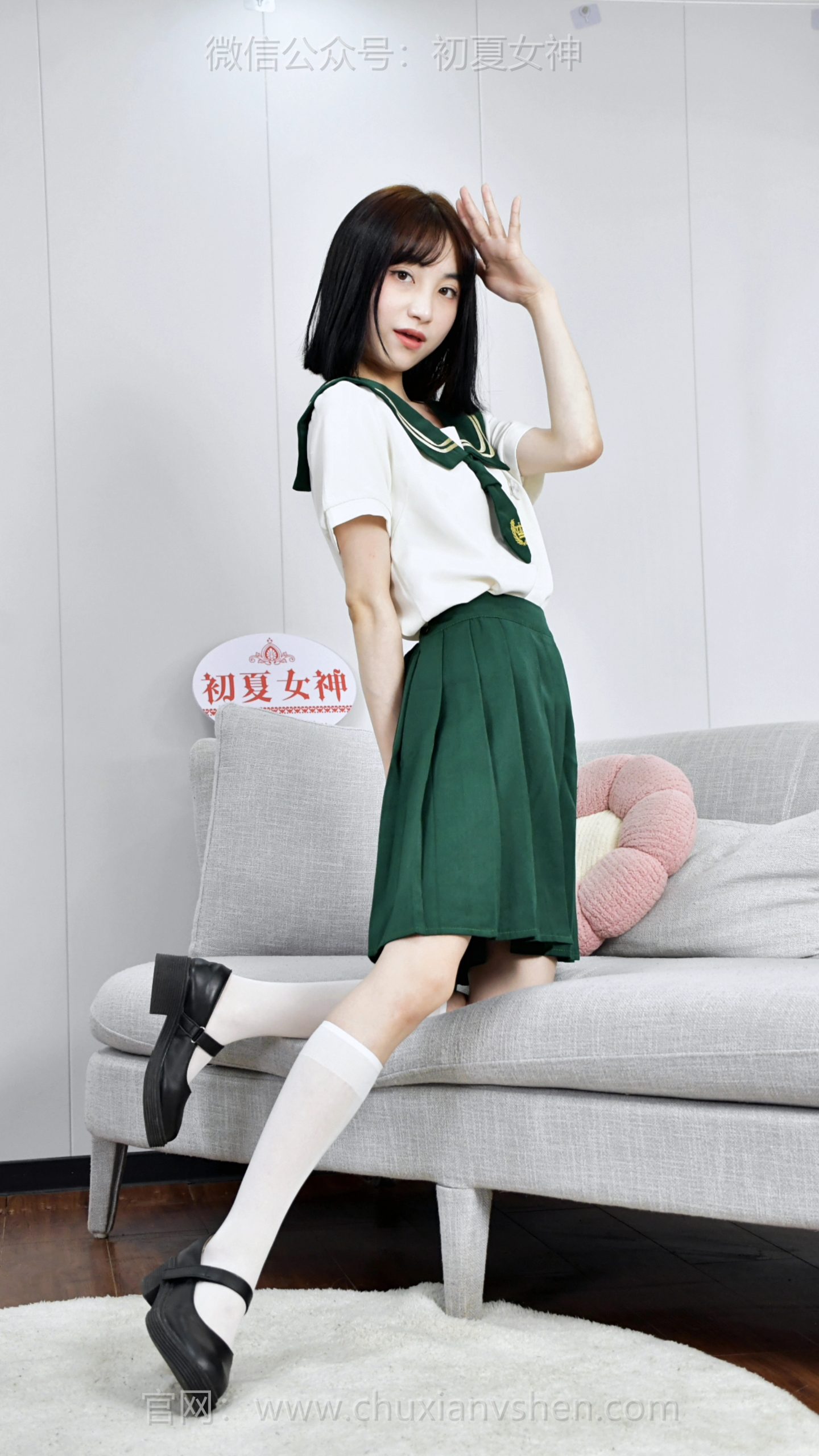 756/柒柒~《体态舒展》站姿舒展挺拔，脚尖轻点的弧度里，藏着刻在骨子里的舞蹈韵律。