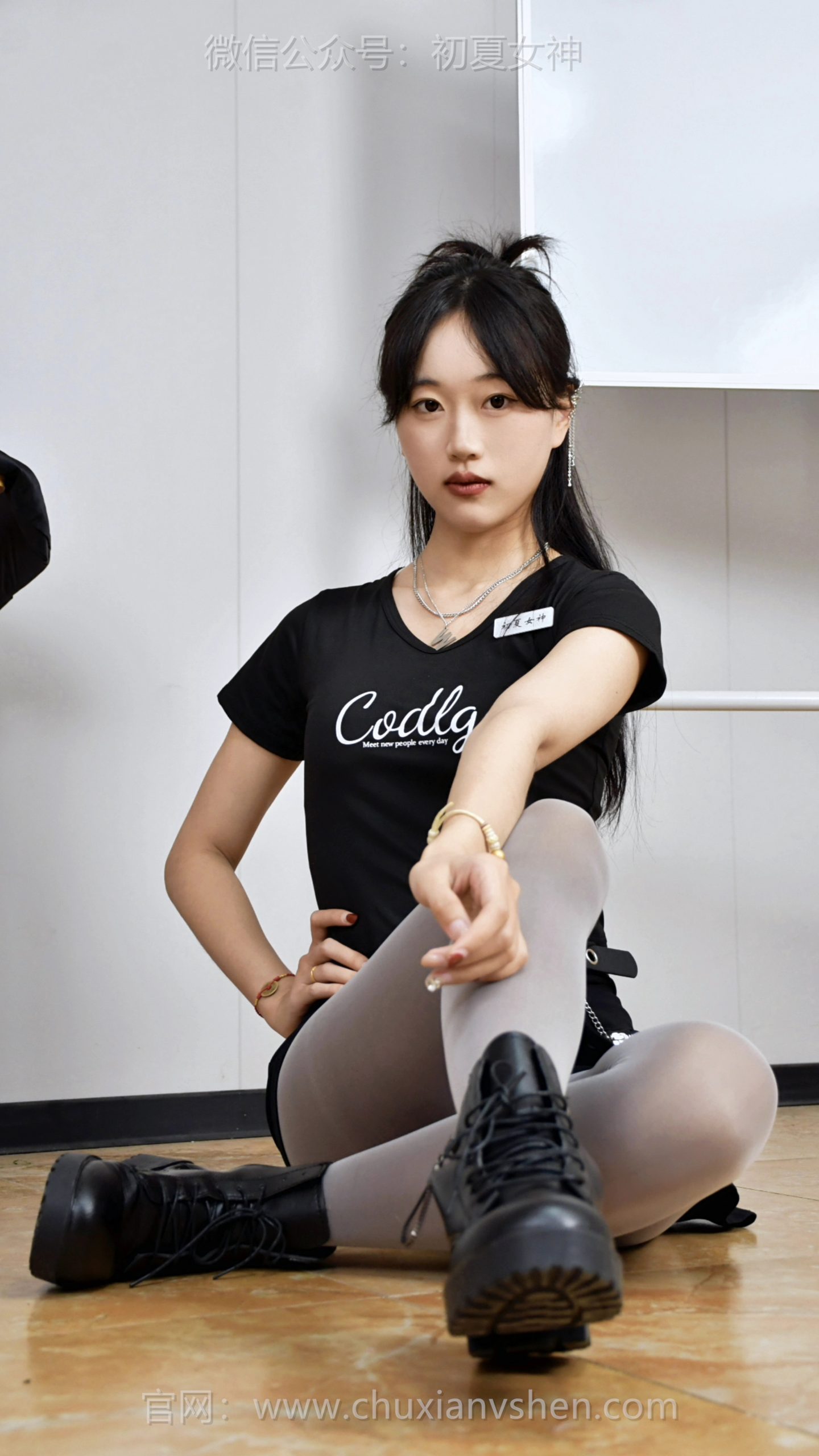 764/大头~【拽姐上线】皮衣甩得潇洒，腰链闪得嚣张，这才是拽姐该有的样子。