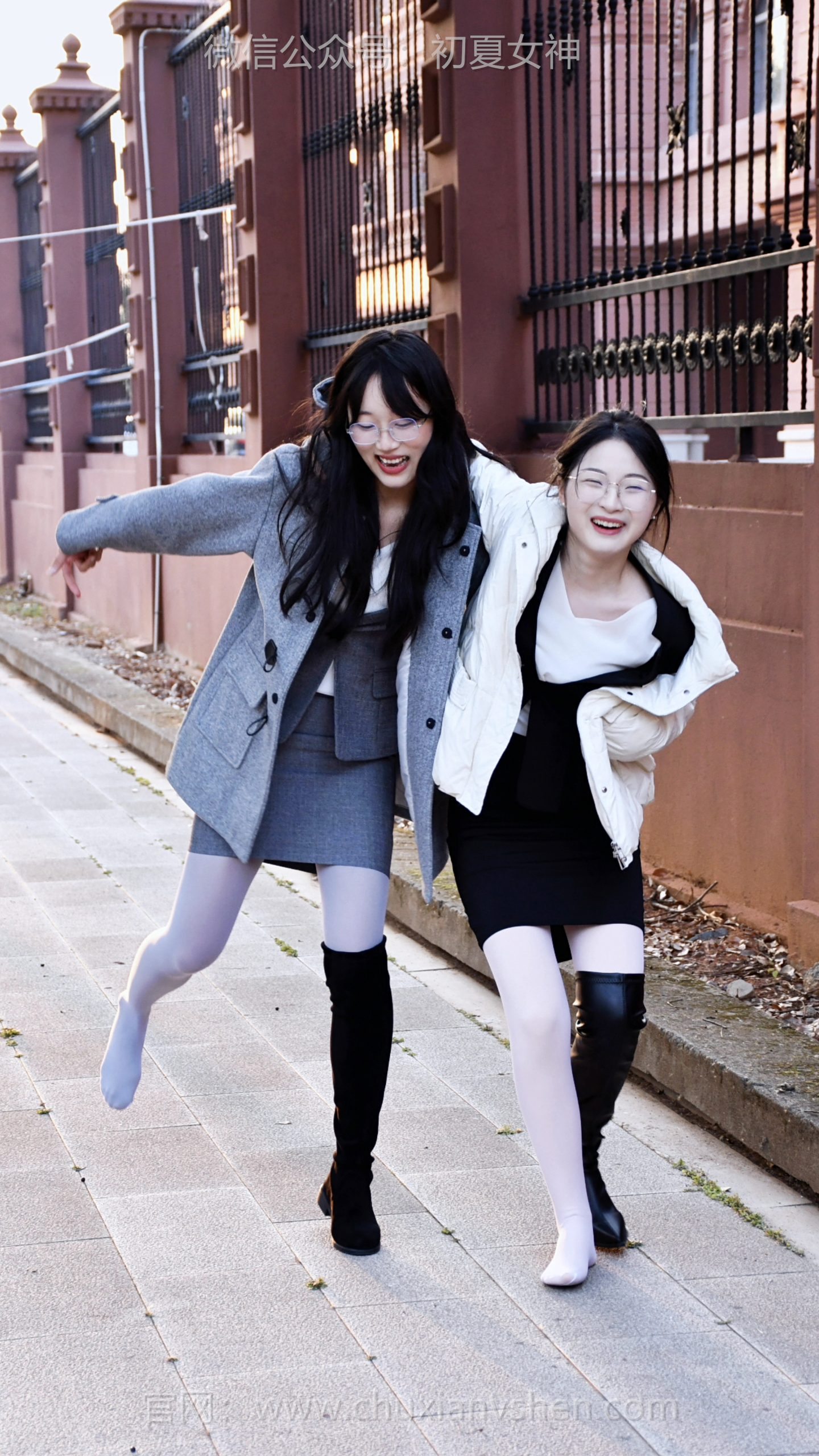 768/安妮、大头~《蹦跳嬉闹》冬天的快乐很简单：和你一起蹦跶，把冷风都跳成暖的～