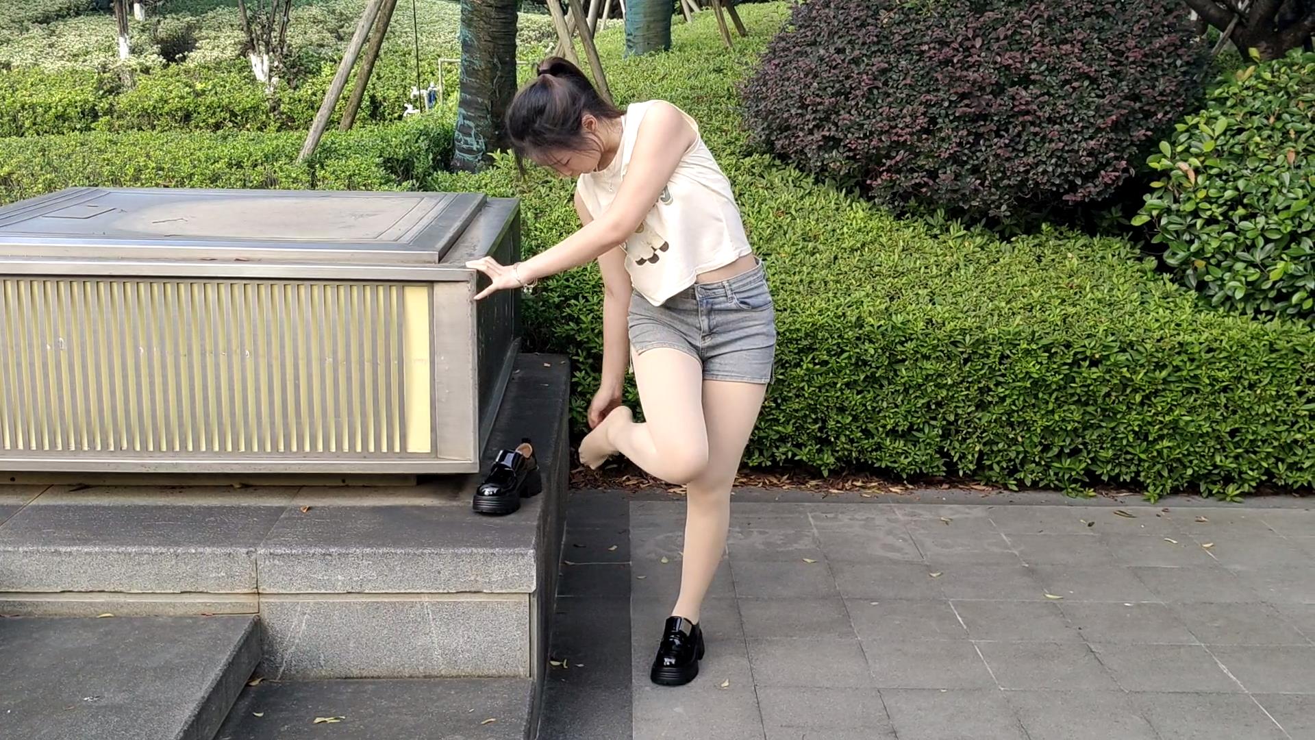 767-1/安妮、婷婷、幺幺~《与鞋共舞》我们穿梭在各种魔术贴的鞋里~