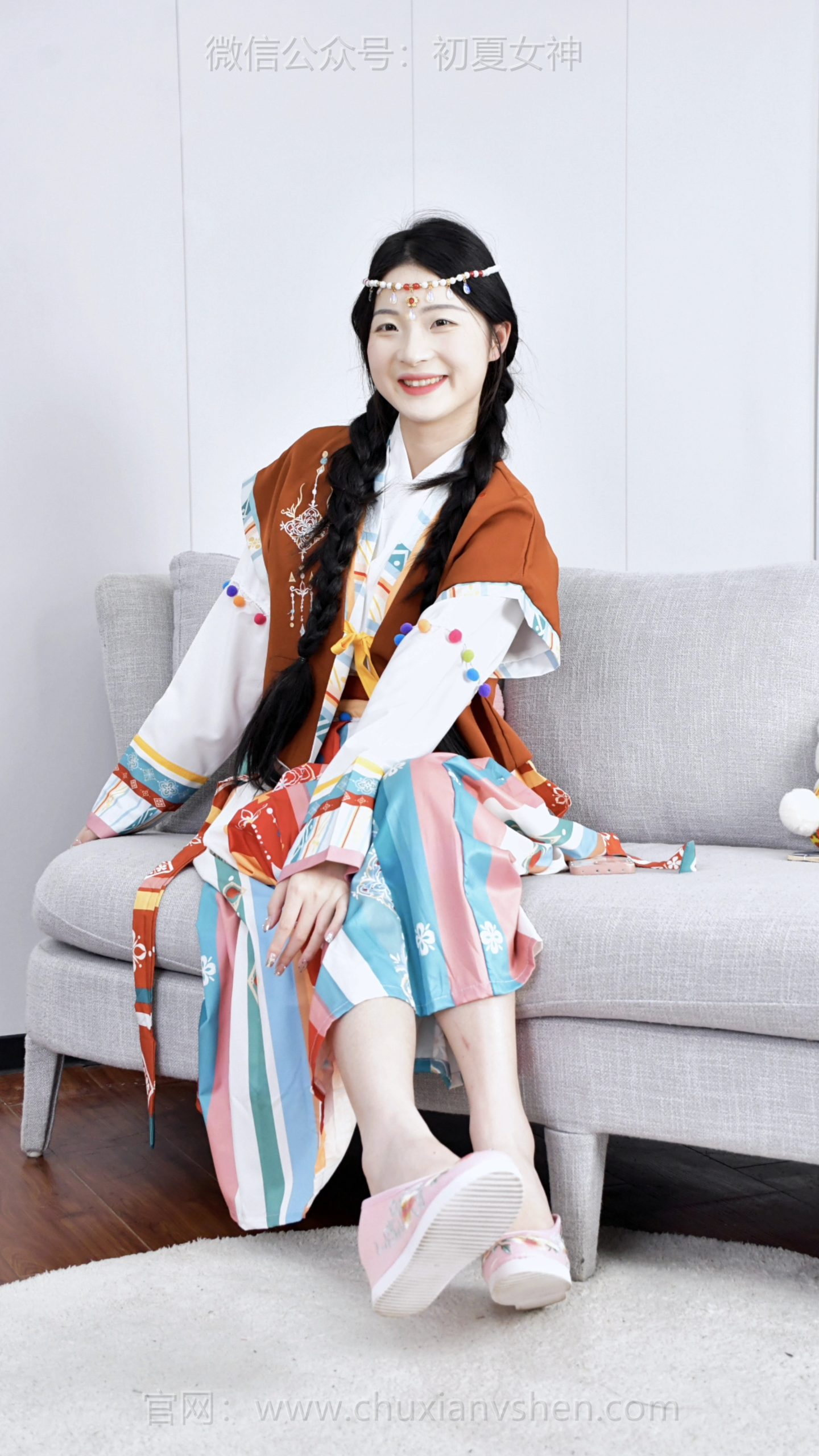 795/安妮~【共续华章】一身惊艳汉服，诗改到第二句就卡住，求各位帮忙补全，一起完成这首小诗～