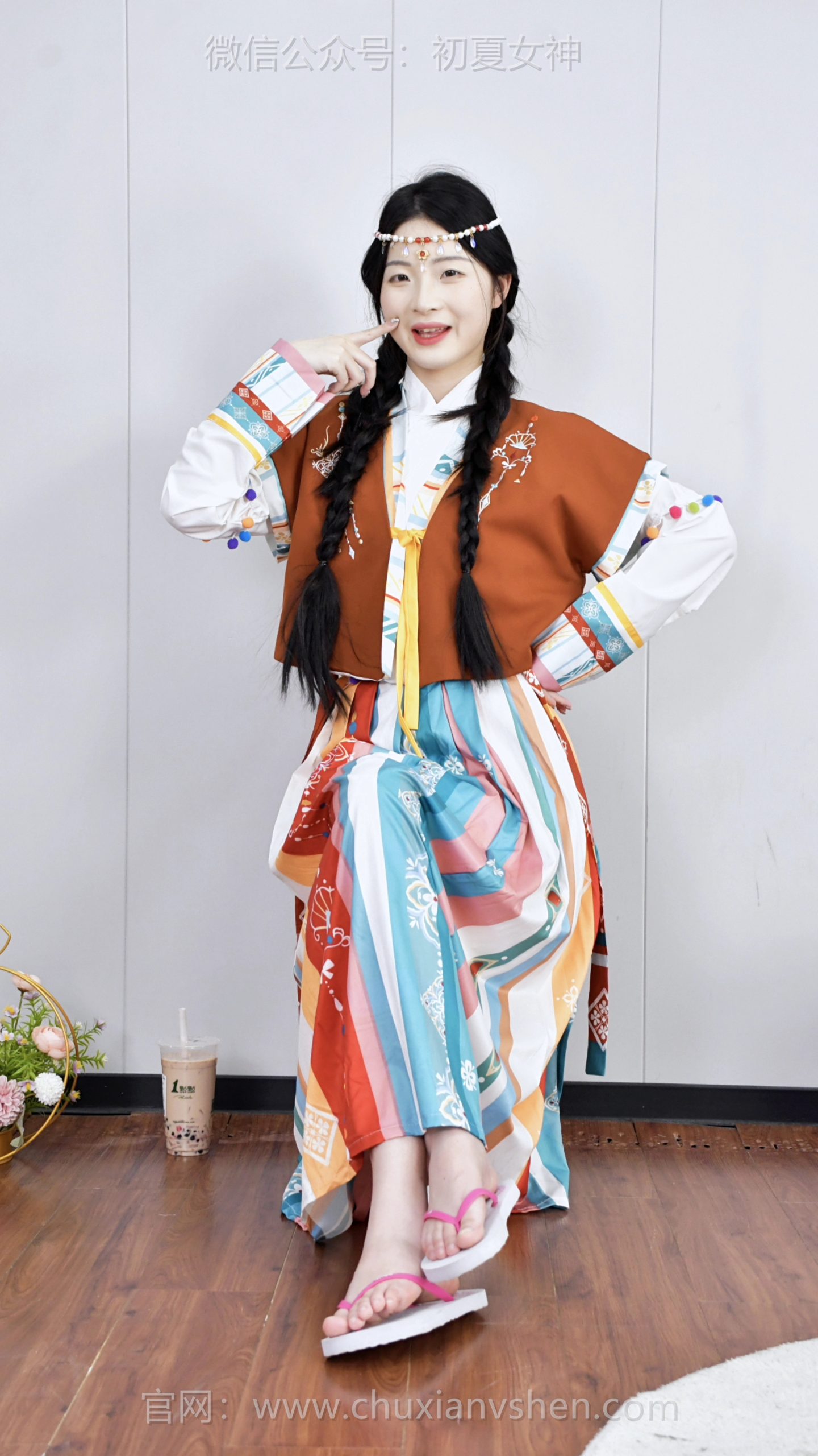 795/安妮~【共续华章】一身惊艳汉服，诗改到第二句就卡住，求各位帮忙补全，一起完成这首小诗～