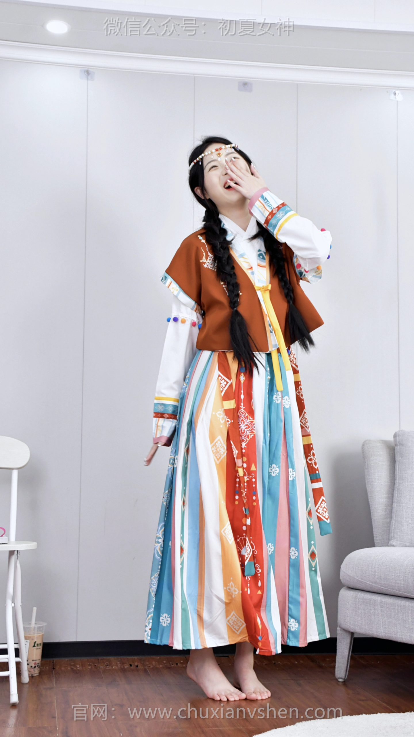 795/安妮~【共续华章】一身惊艳汉服，诗改到第二句就卡住，求各位帮忙补全，一起完成这首小诗～