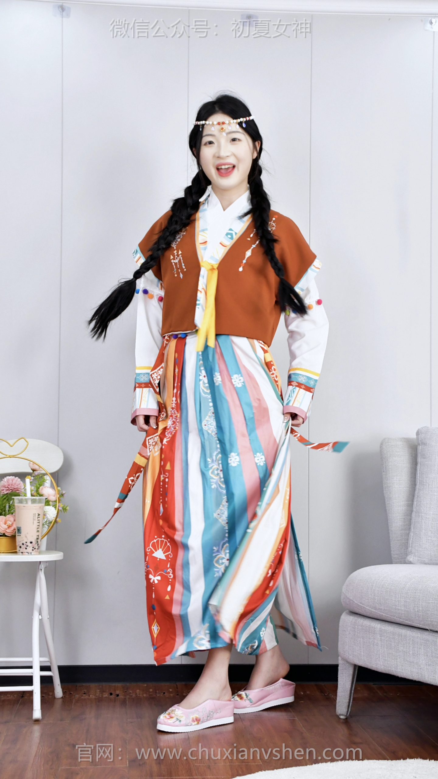 795/安妮~【共续华章】一身惊艳汉服，诗改到第二句就卡住，求各位帮忙补全，一起完成这首小诗～