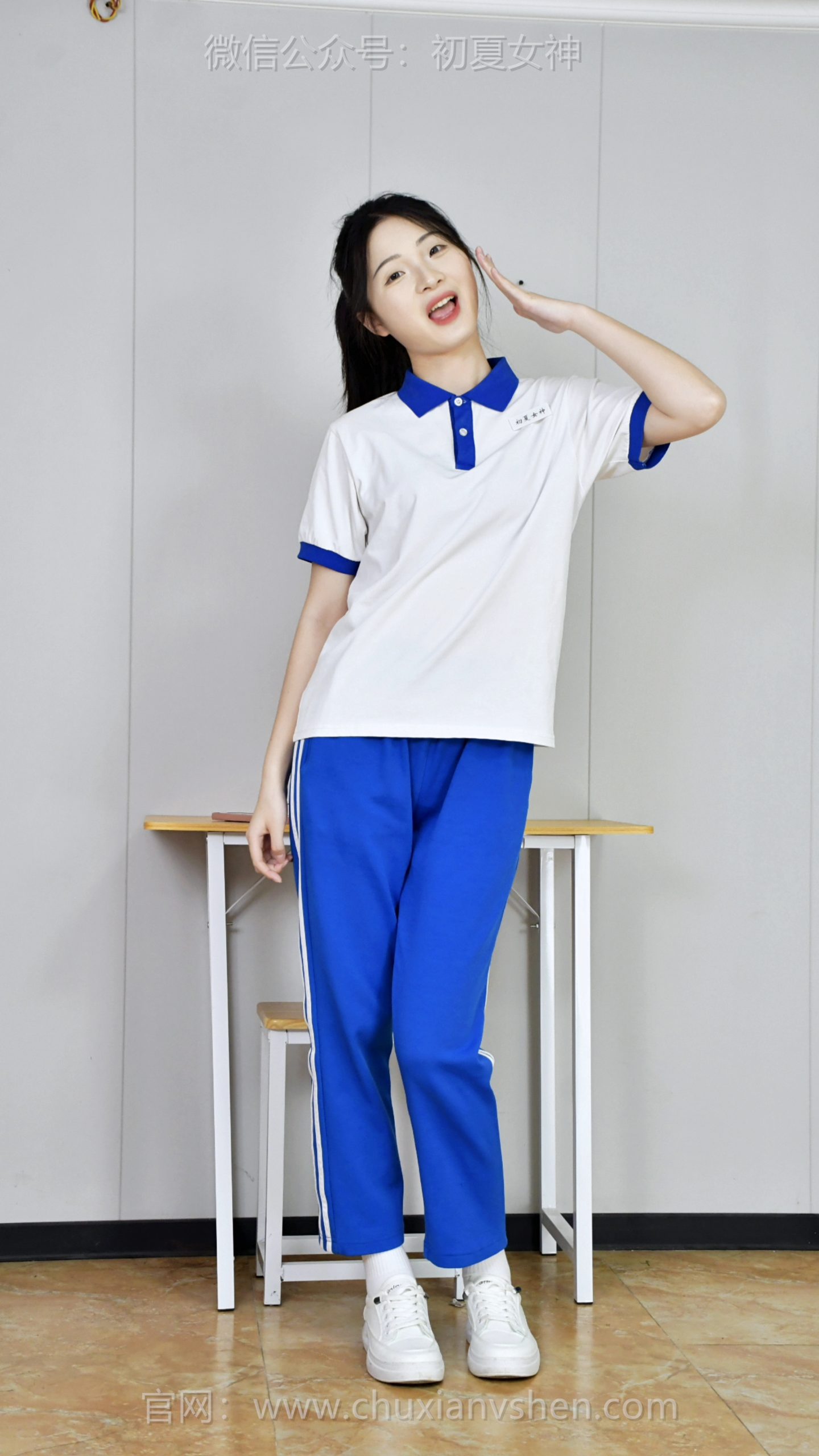 800/安妮~【重心不稳】课桌被我经常坐得螺丝松动，一坐上去就倾斜，差点摔下来，赶紧跳下来扶正。