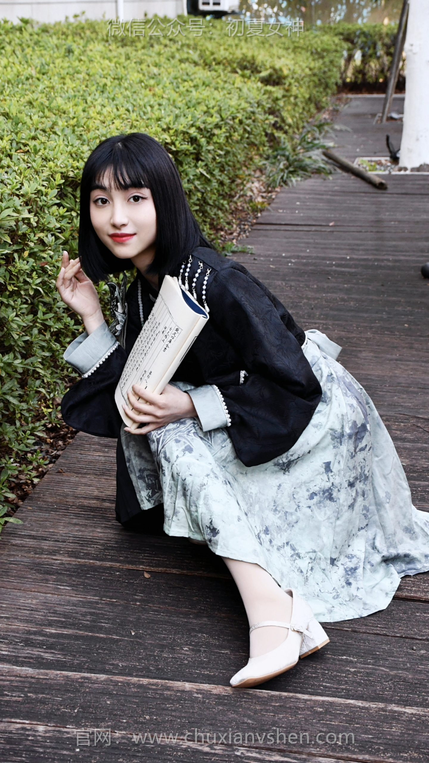 801/柒柒~《出门寻春》原来春天从来都在身边，只要愿意打扮，愿意出发，每一步都能踩在温柔的春光里。