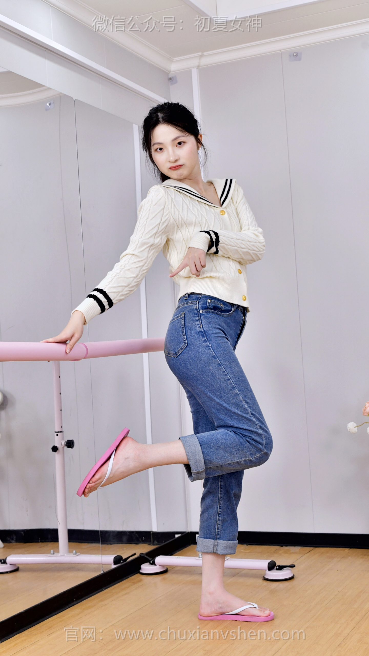 810/安妮~【一见如故】不管是人字拖还是小黑鞋，我们之间早就熟得不用再多说。