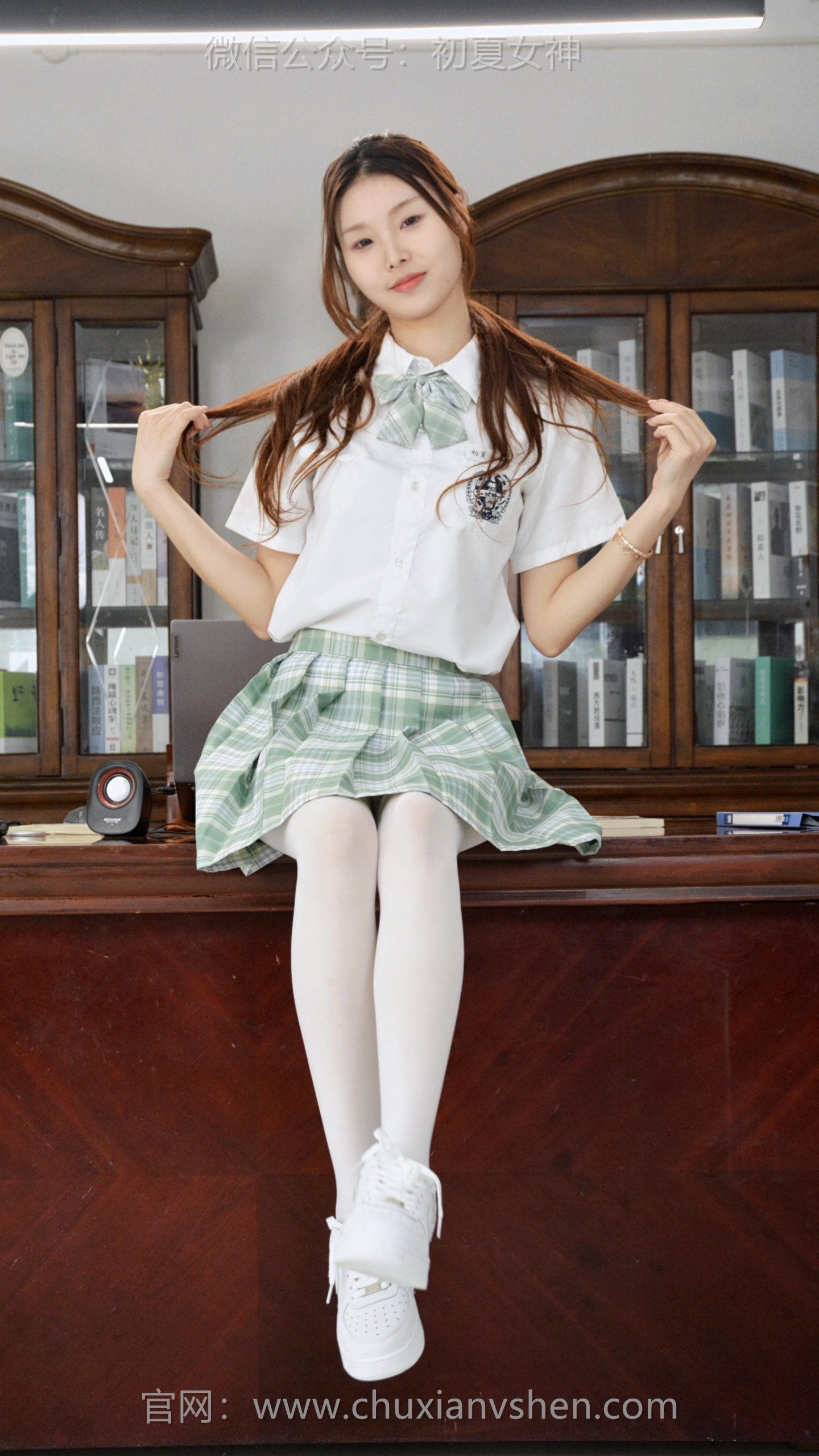 817/青子~【阴晴不定】雨季的天气像心情一样多变，连阴雨又突然放晴，大概是担心我们晒不干衣服。