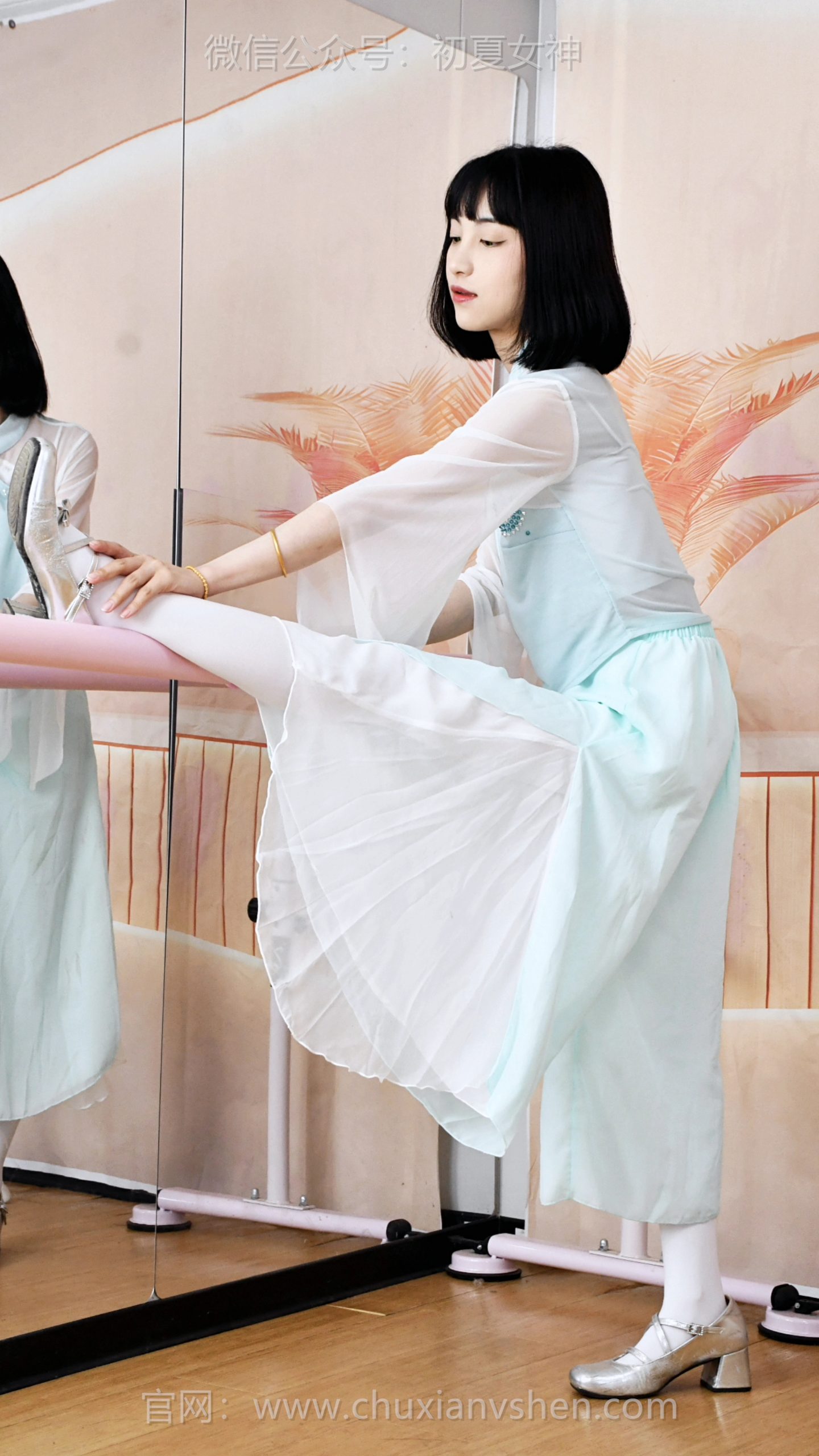 830/柒柒~《随风飘动》飘逸如裙的舞衣，灵动轻盈，让每一次起舞都温婉动人。