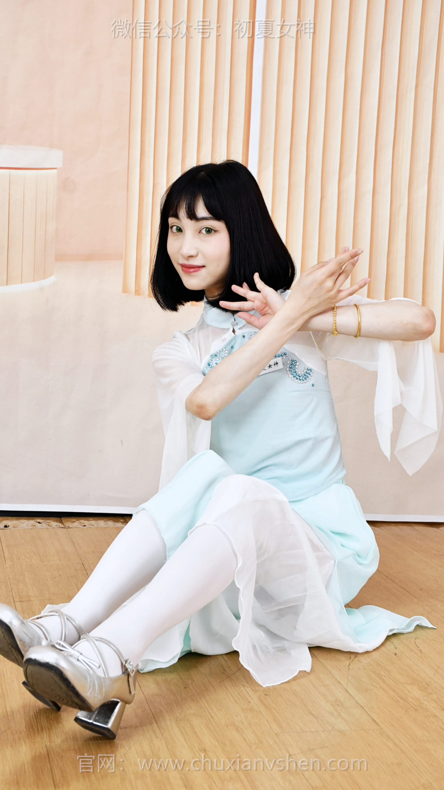 830/柒柒~《随风飘动》飘逸如裙的舞衣，灵动轻盈，让每一次起舞都温婉动人。