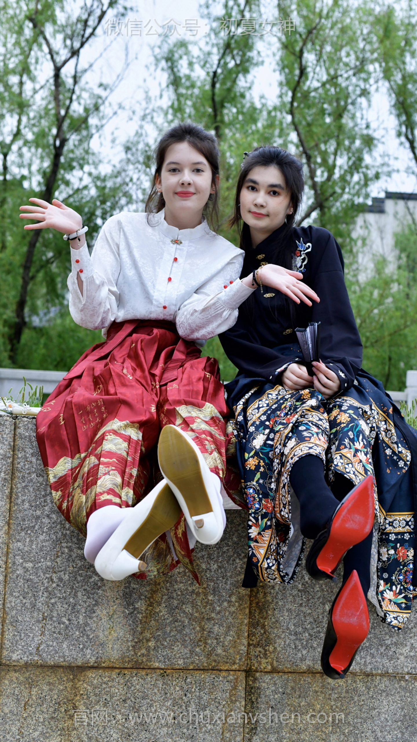 830-1/小麦、兰兰~《初见惊鸿》作为新人，我们认真给大家做这次的穿搭分享，就是想把这份东方美传递给更多人