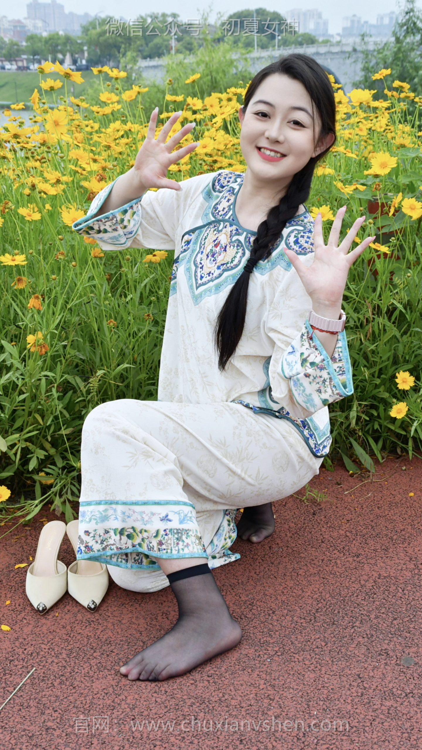 871/图图~【如蝶赴花】漫滩黄花吐芳，我们如蜂似蝶，沉醉于这片花毯。